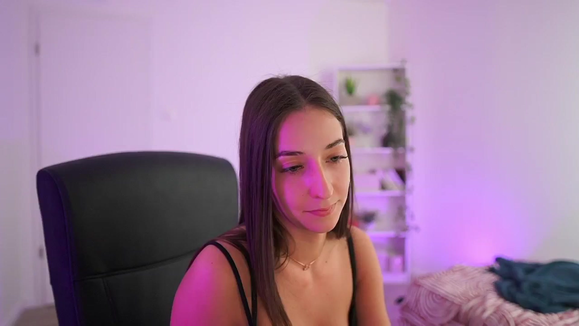 Gallery image thumbnail from Brunettte_18's myfreecams stream on, 04/07/2026, 21:19 image 8 of 20