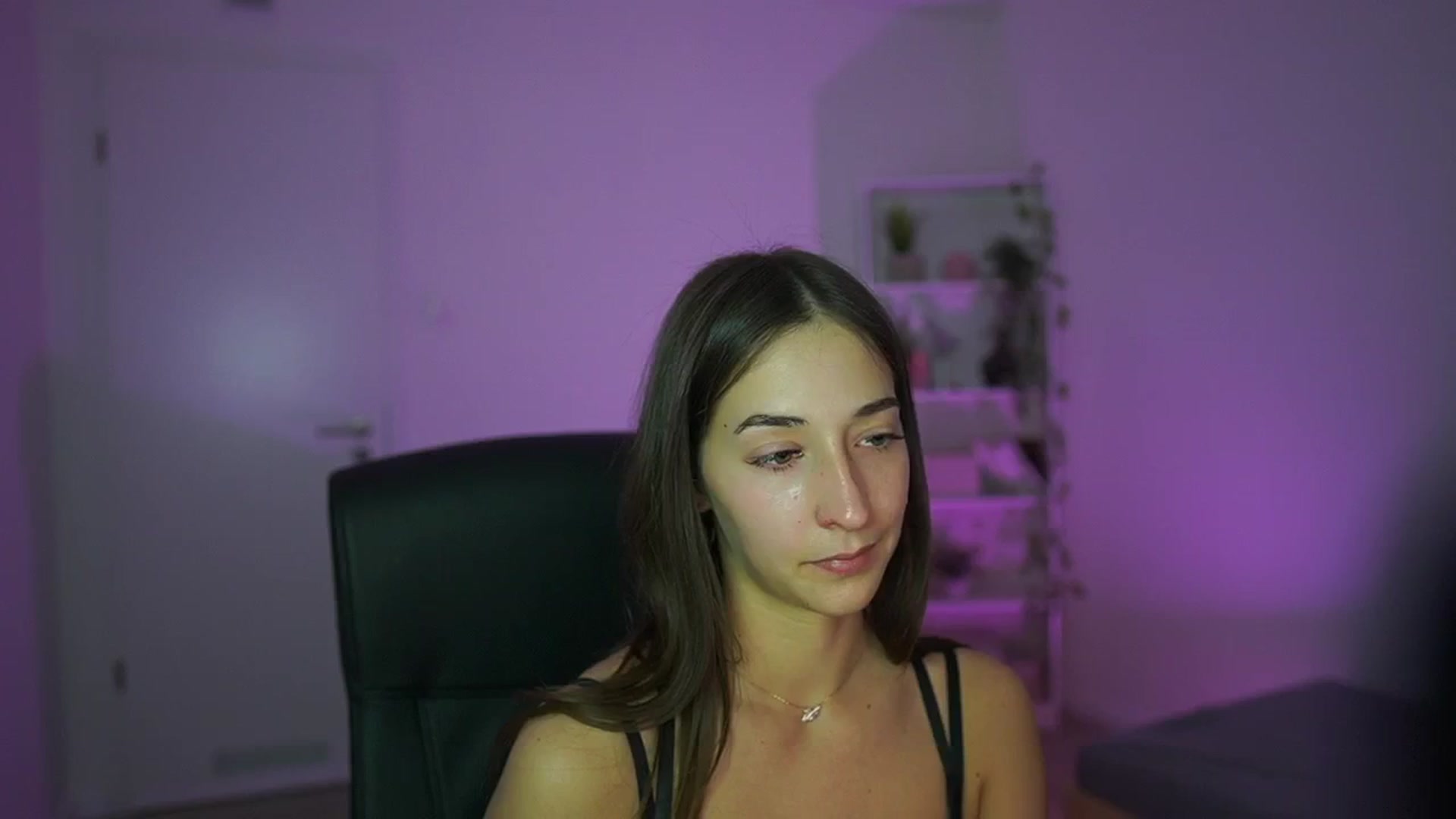 Gallery image thumbnail from Brunettte_18's myfreecams stream on, 04/08/2026, 19:57 image 4 of 20