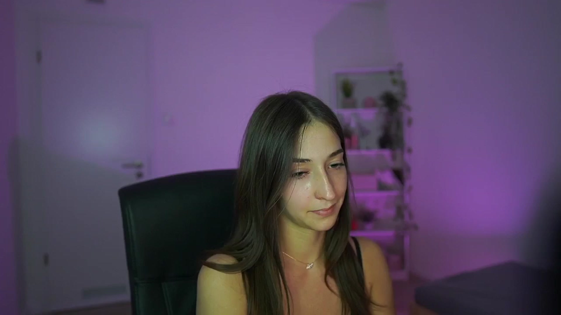 Gallery image thumbnail from Brunettte_18's myfreecams stream on, 04/08/2026, 19:57 image 1 of 20