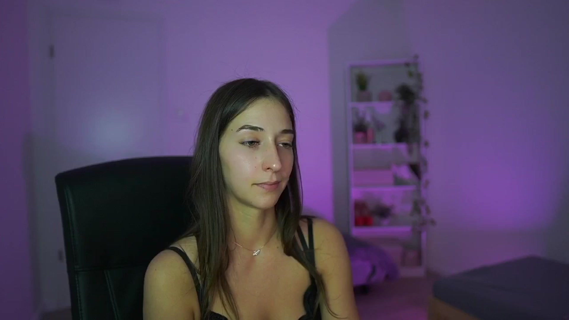 Gallery image thumbnail from Brunettte_18's myfreecams stream on, 04/08/2026, 19:57 image 13 of 20