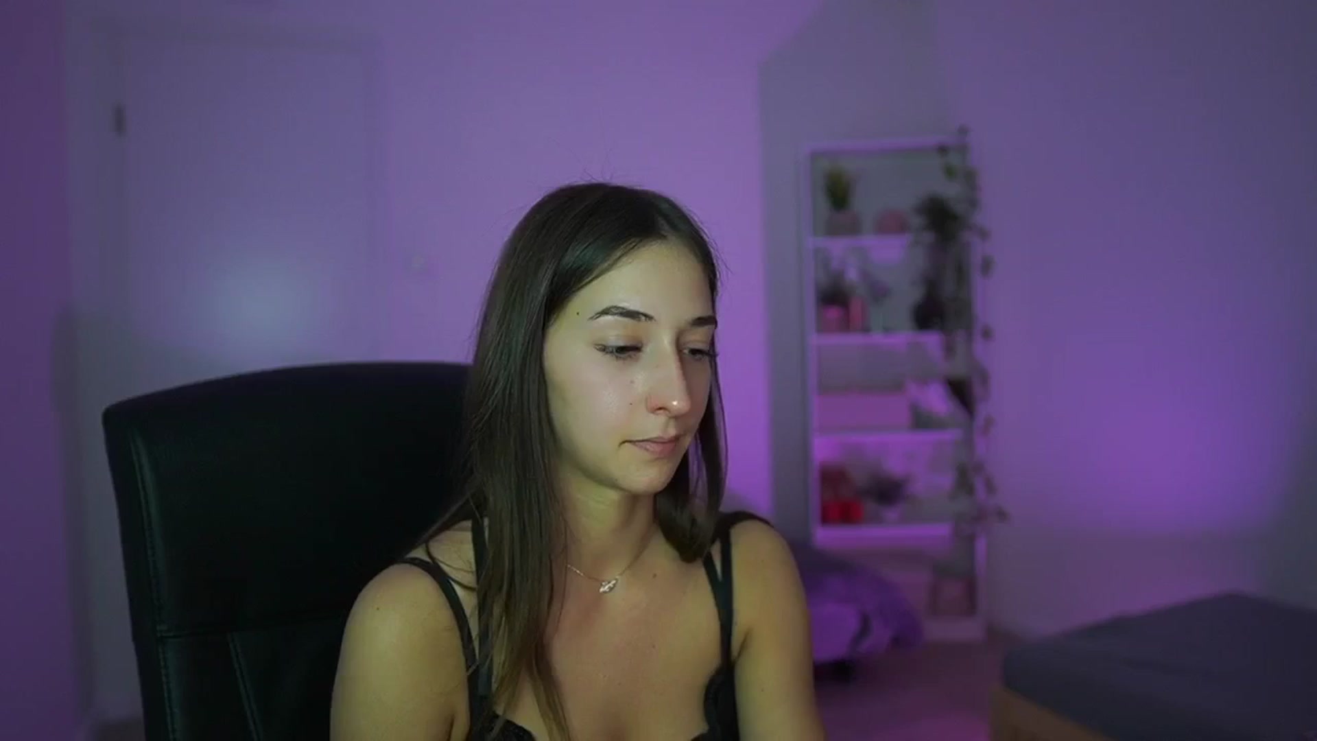 Gallery image thumbnail from Brunettte_18's myfreecams stream on, 04/08/2026, 19:57 image 8 of 20