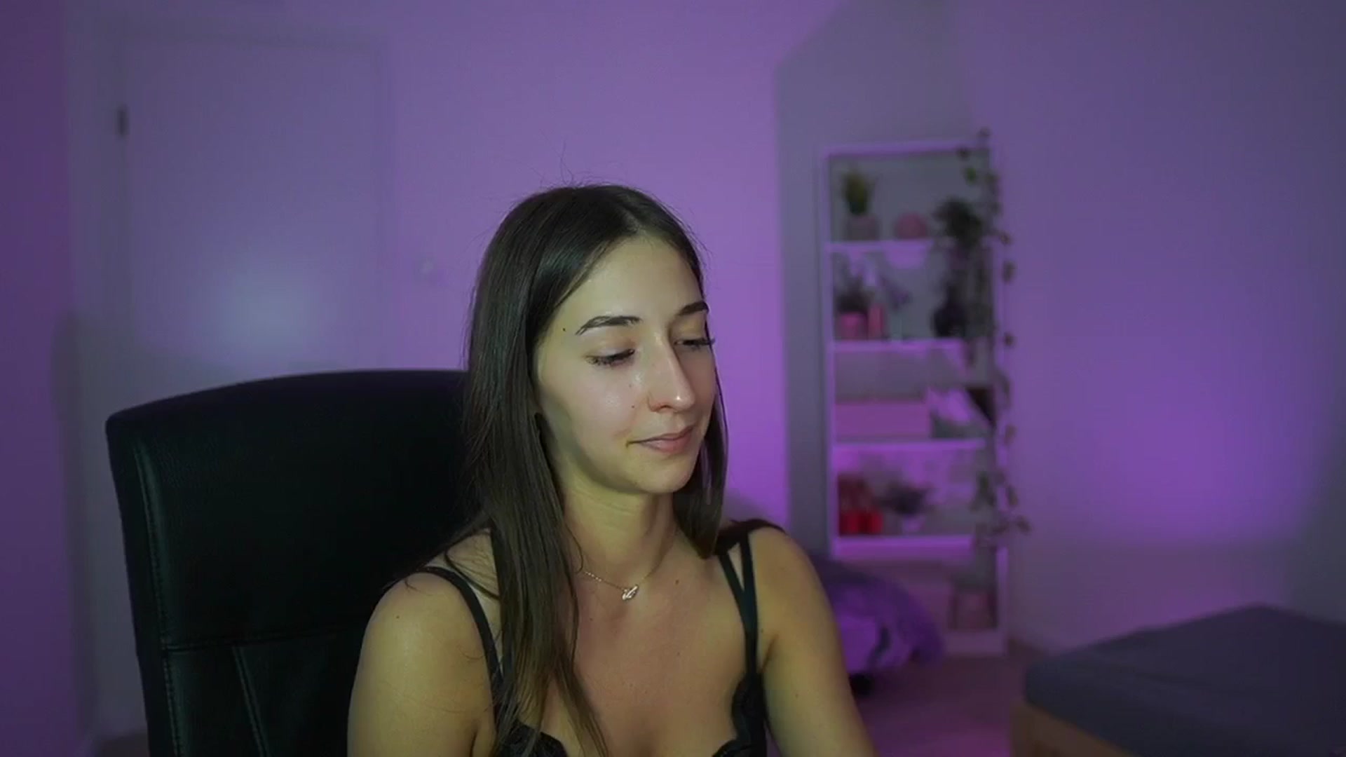 Gallery image thumbnail from Brunettte_18's myfreecams stream on, 04/08/2026, 19:57 image 7 of 20