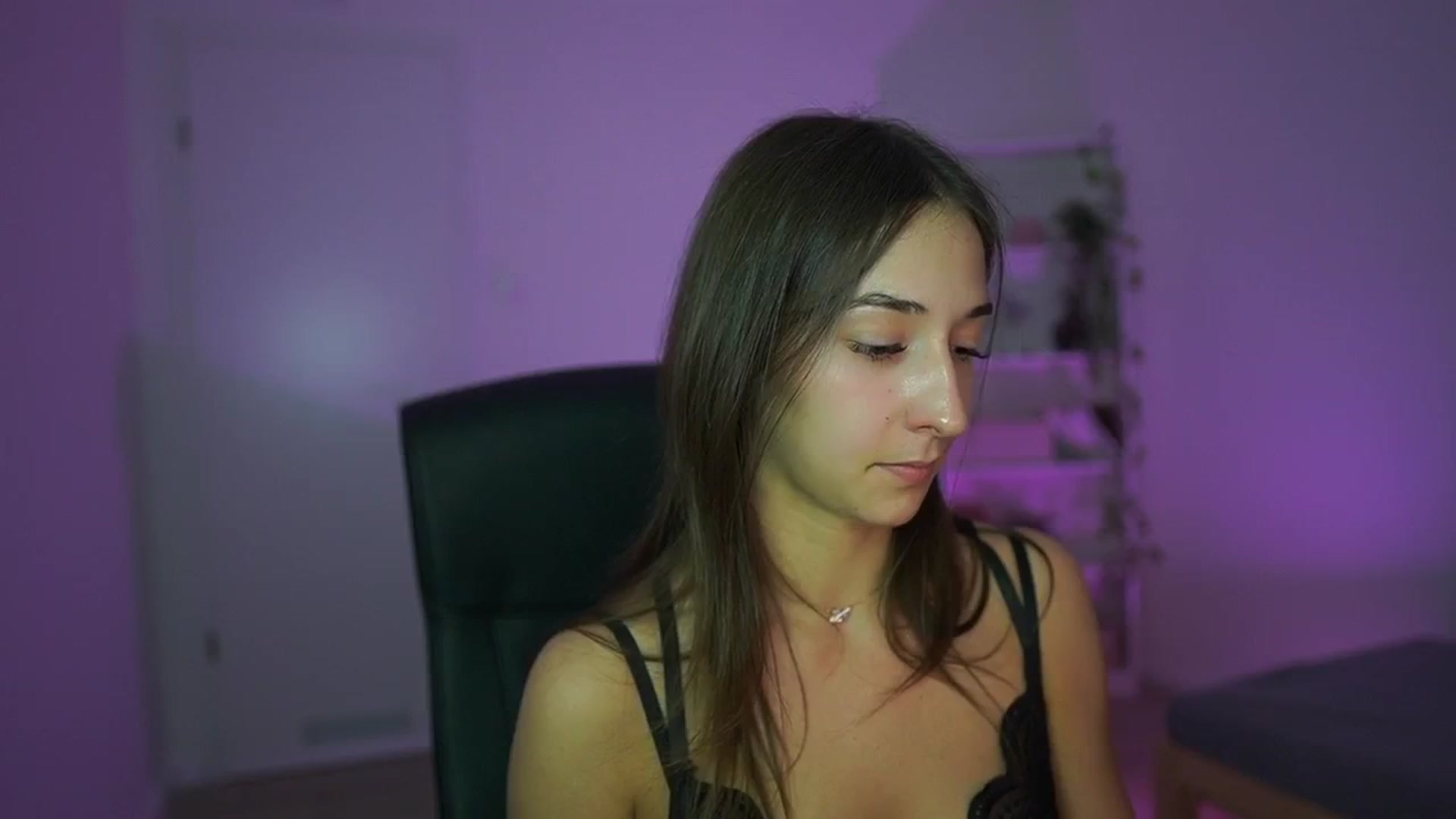 Gallery image thumbnail from Brunettte_18's myfreecams stream on, 04/08/2026, 21:56 image 18 of 20