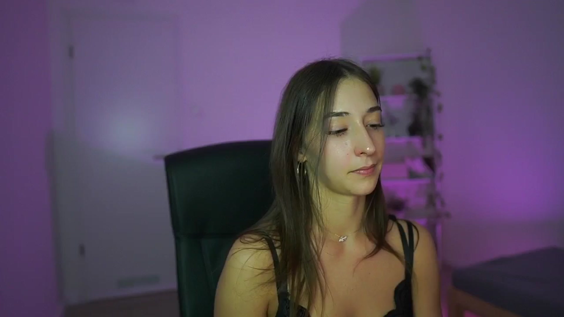 Gallery image thumbnail from Brunettte_18's myfreecams stream on, 04/08/2026, 21:56 image 3 of 20