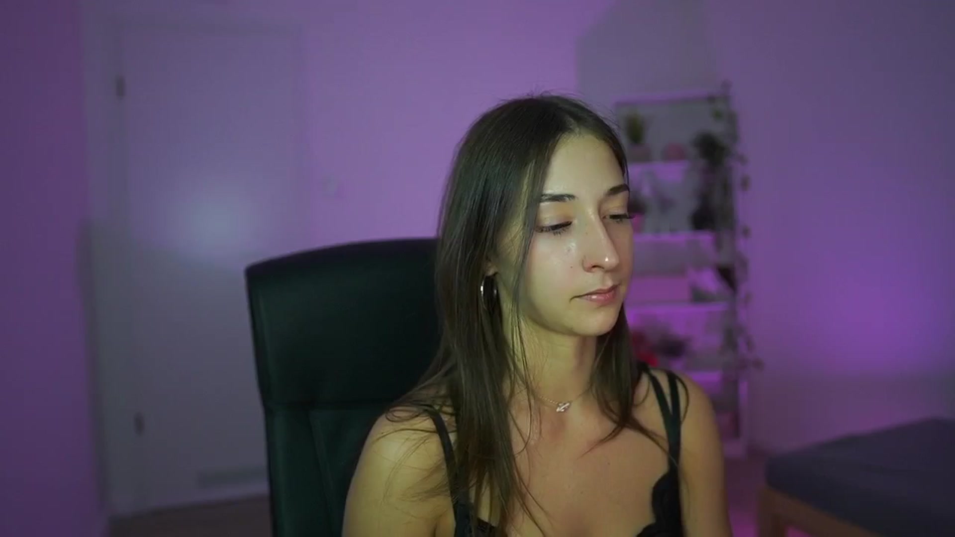 Gallery image thumbnail from Brunettte_18's myfreecams stream on, 04/08/2026, 21:56 image 5 of 20