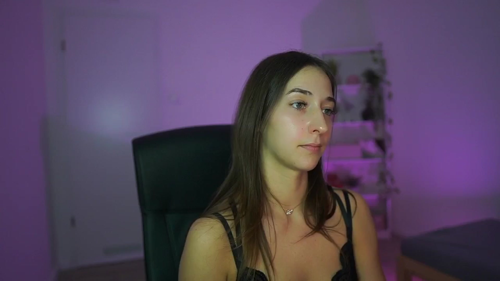 Gallery image thumbnail from Brunettte_18's myfreecams stream on, 04/08/2026, 21:56 image 13 of 20