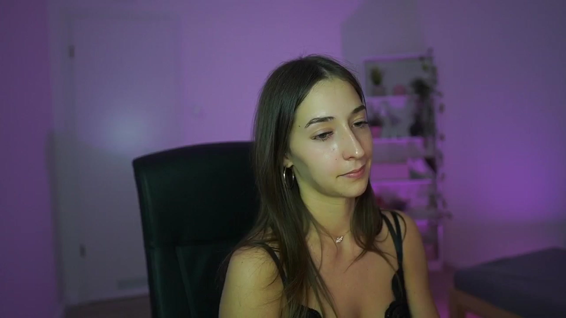 Gallery image thumbnail from Brunettte_18's myfreecams stream on, 04/08/2026, 21:56 image 8 of 20