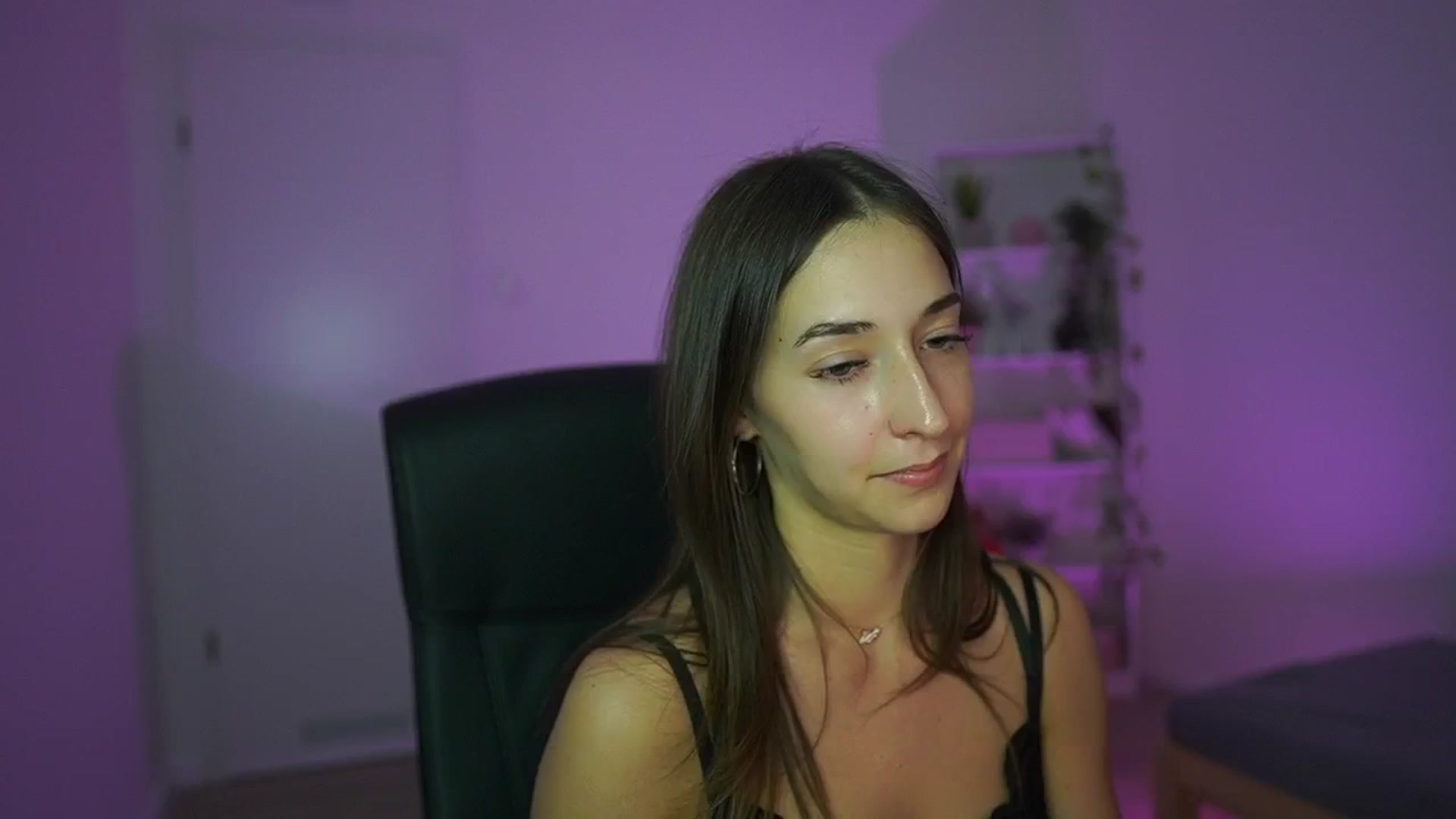 Gallery image thumbnail from Brunettte_18's myfreecams stream on, 04/08/2026, 21:56 image 10 of 20