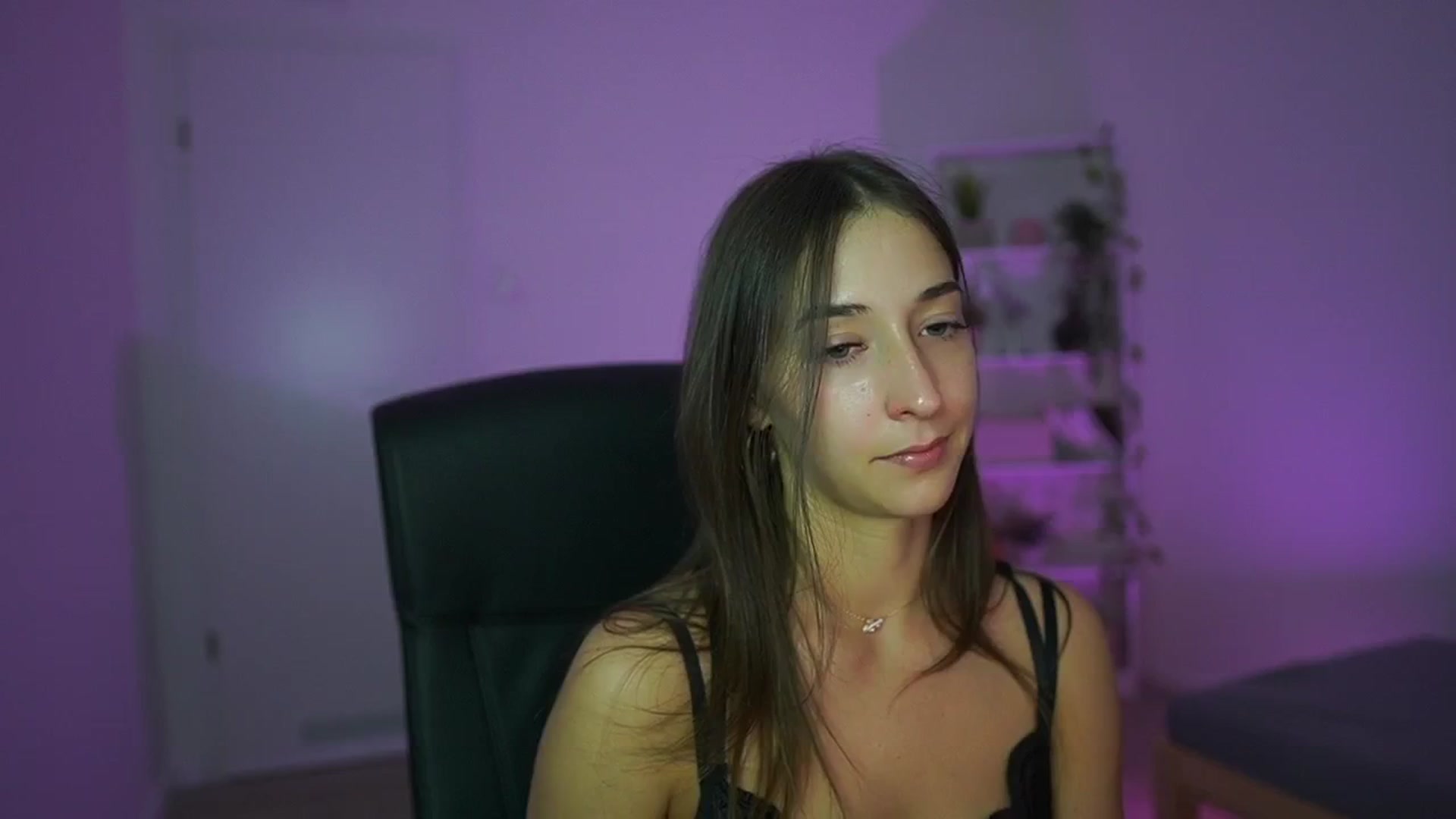Gallery image thumbnail from Brunettte_18's myfreecams stream on, 04/08/2026, 21:56 image 4 of 20