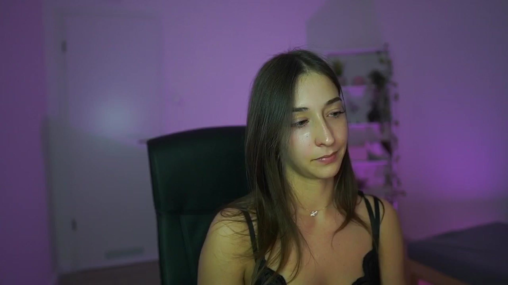 Gallery image thumbnail from Brunettte_18's myfreecams stream on, 04/08/2026, 21:56 image 2 of 20