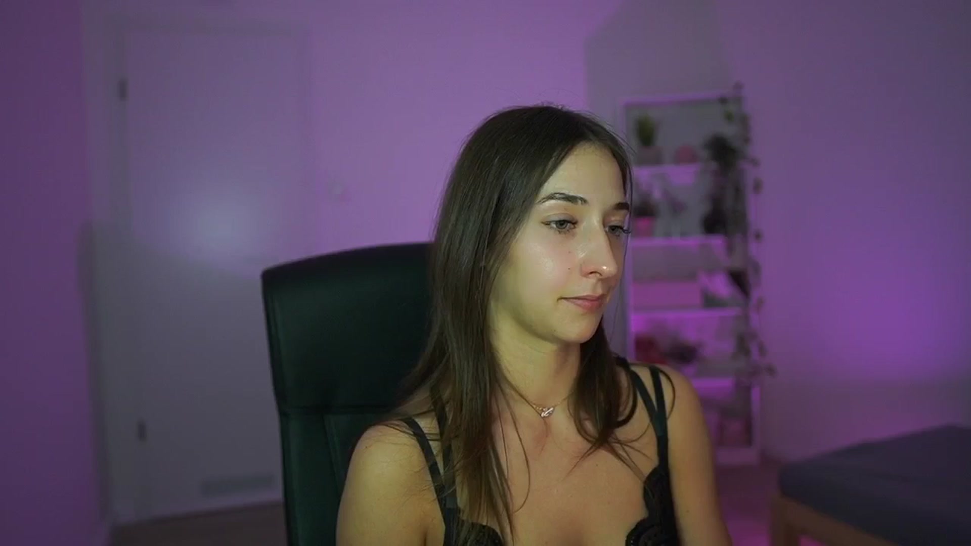 Gallery image thumbnail from Brunettte_18's myfreecams stream on, 04/08/2026, 21:56 image 17 of 20