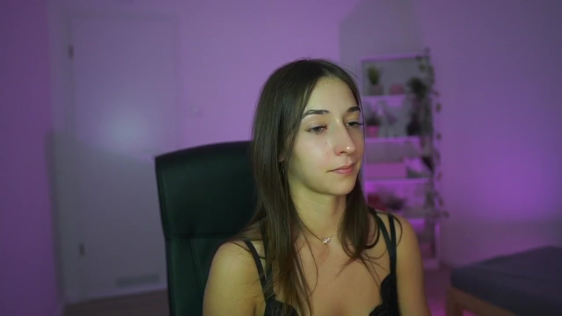 Gallery image thumbnail from Brunettte_18's myfreecams stream on, 04/08/2026, 21:56 image 19 of 20