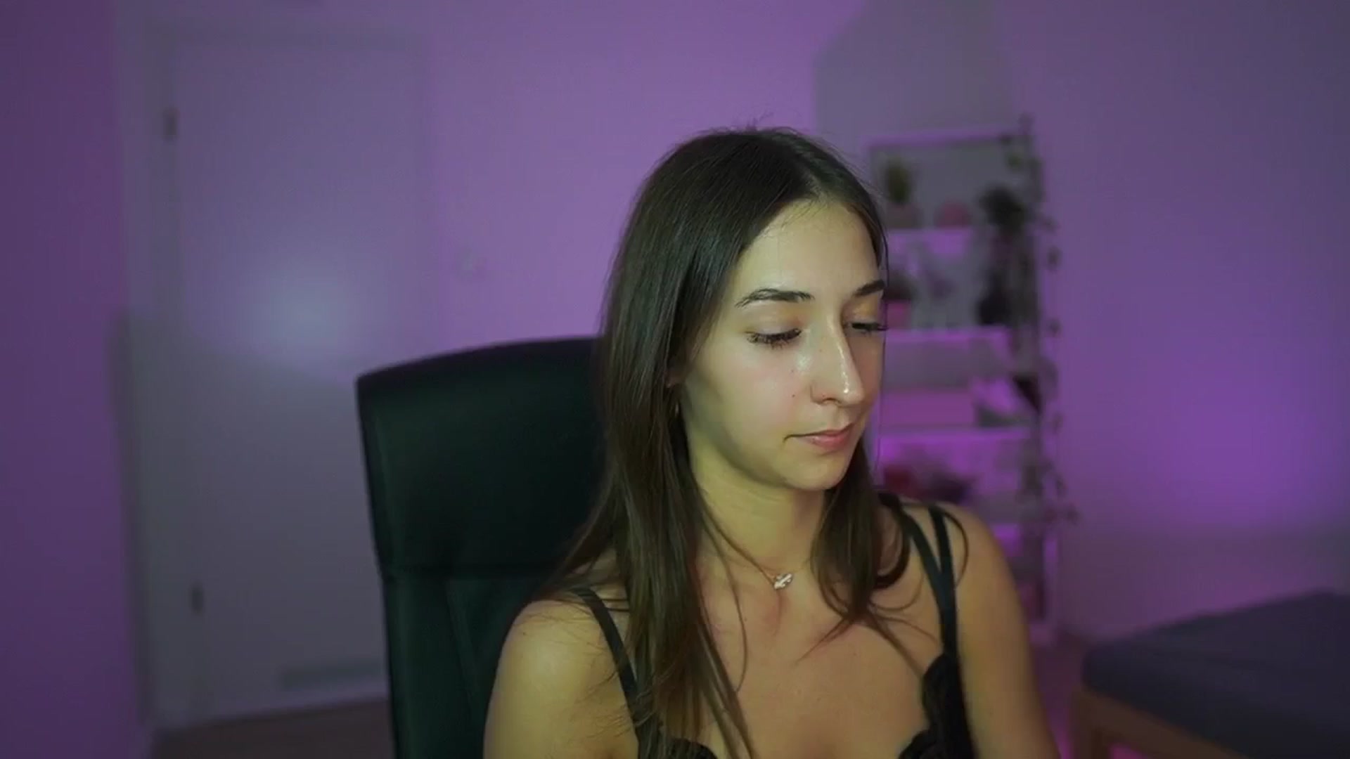 Gallery image thumbnail from Brunettte_18's myfreecams stream on, 04/08/2026, 21:56 image 12 of 20