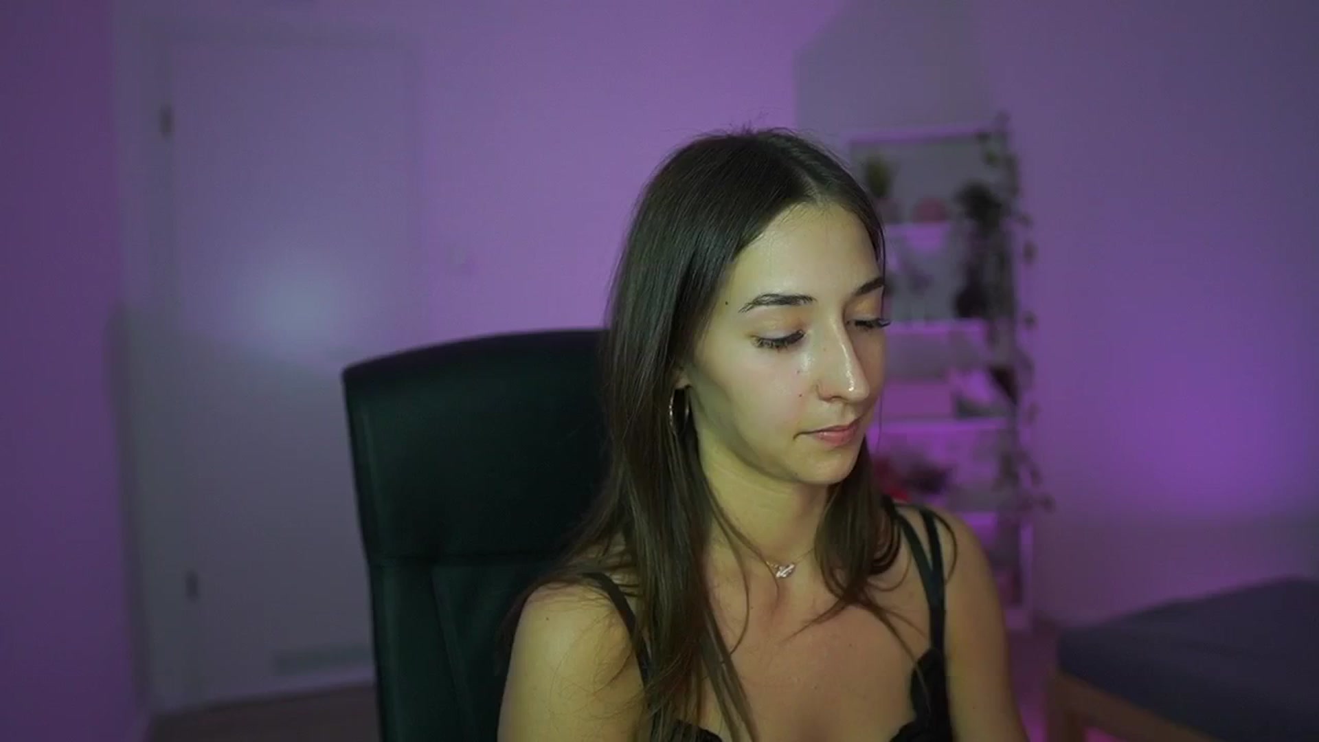 Gallery image thumbnail from Brunettte_18's myfreecams stream on, 04/08/2026, 21:56 image 9 of 20