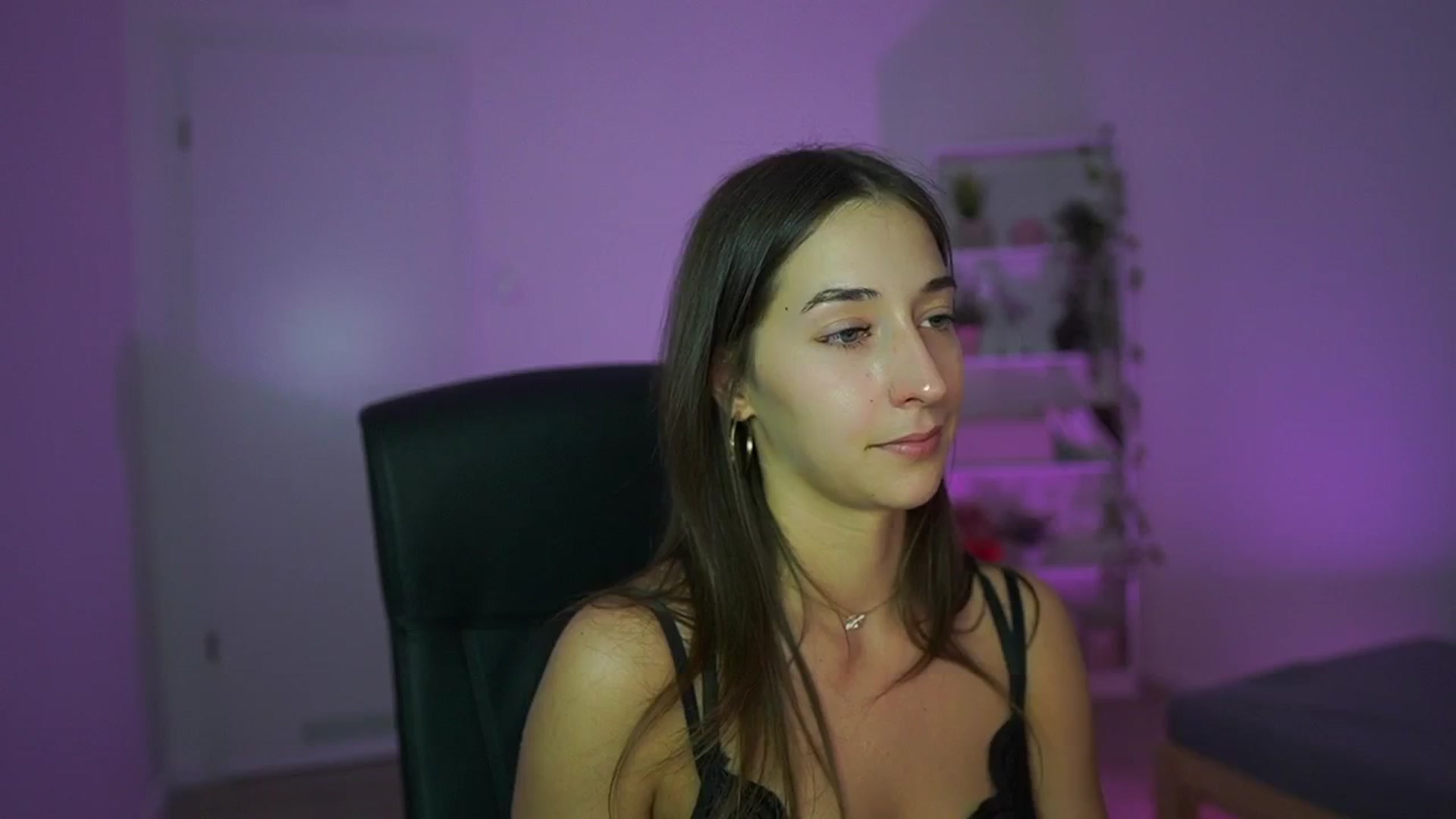Gallery image thumbnail from Brunettte_18's myfreecams stream on, 04/08/2026, 21:56 image 7 of 20