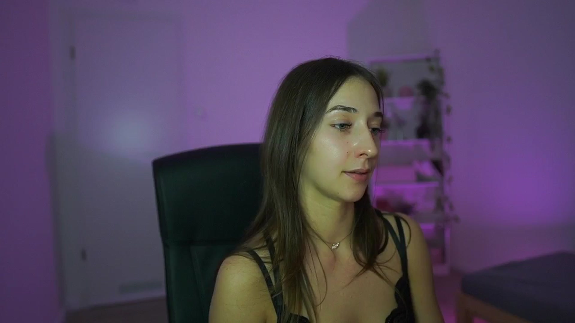 Gallery image thumbnail from Brunettte_18's myfreecams stream on, 04/08/2026, 21:56 image 16 of 20