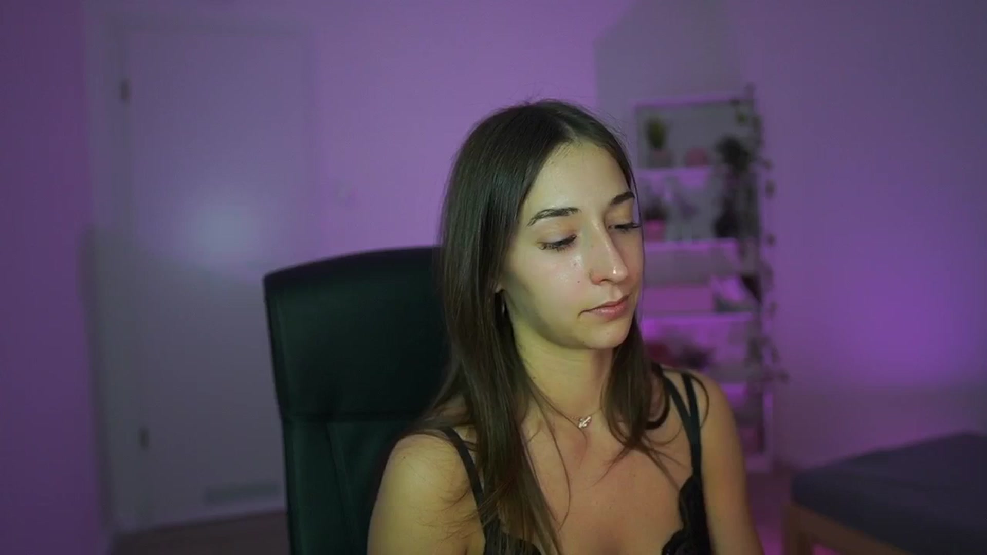 Gallery image thumbnail from Brunettte_18's myfreecams stream on, 04/08/2026, 21:56 image 15 of 20
