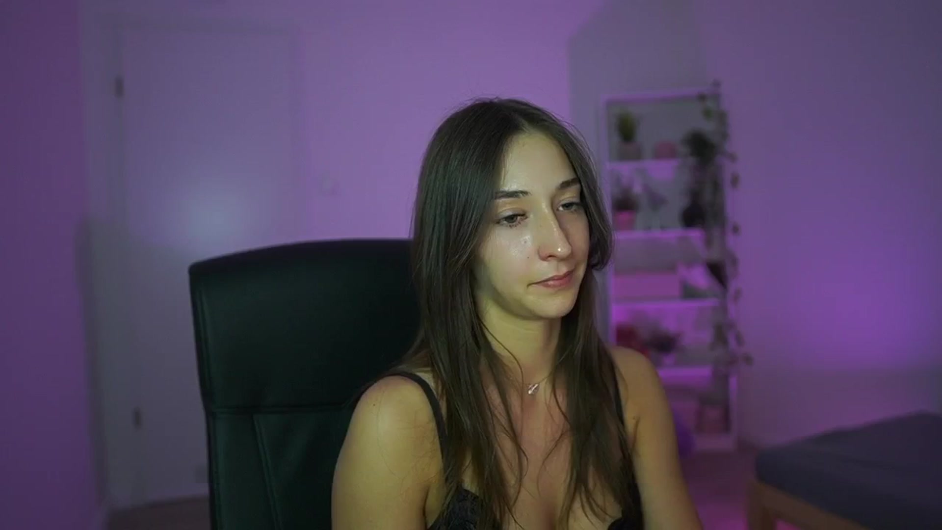 Gallery image thumbnail from Brunettte_18's myfreecams stream on, 04/08/2026, 23:12 image 1 of 20