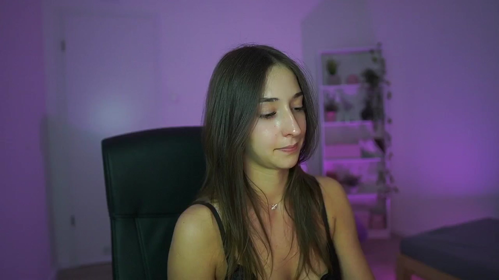 Gallery image thumbnail from Brunettte_18's myfreecams stream on, 04/08/2026, 23:12 image 2 of 20