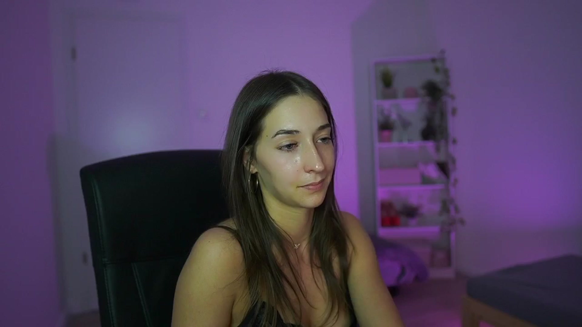 Gallery image thumbnail from Brunettte_18's myfreecams stream on, 04/08/2026, 23:12 image 16 of 20