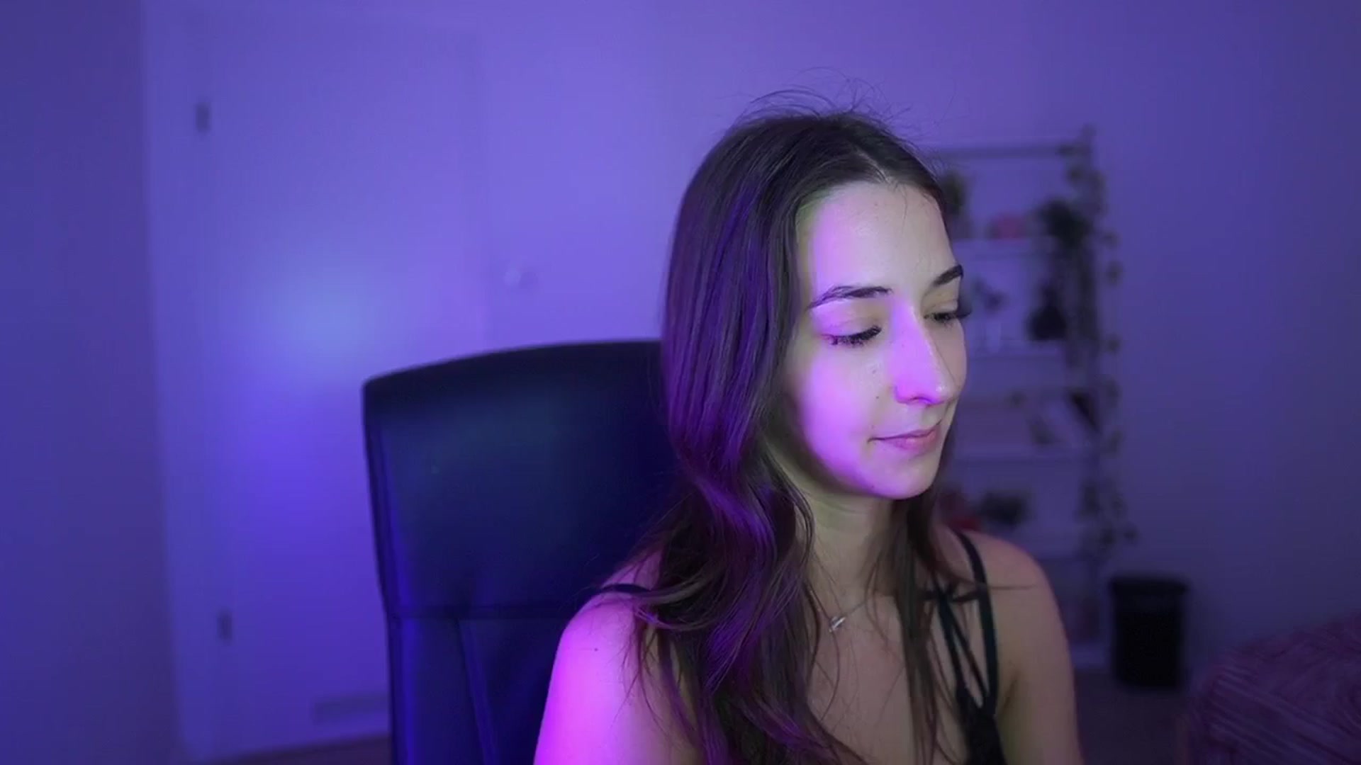 Gallery image thumbnail from Brunettte_18's myfreecams stream on, 04/09/2026, 19:13 image 4 of 20