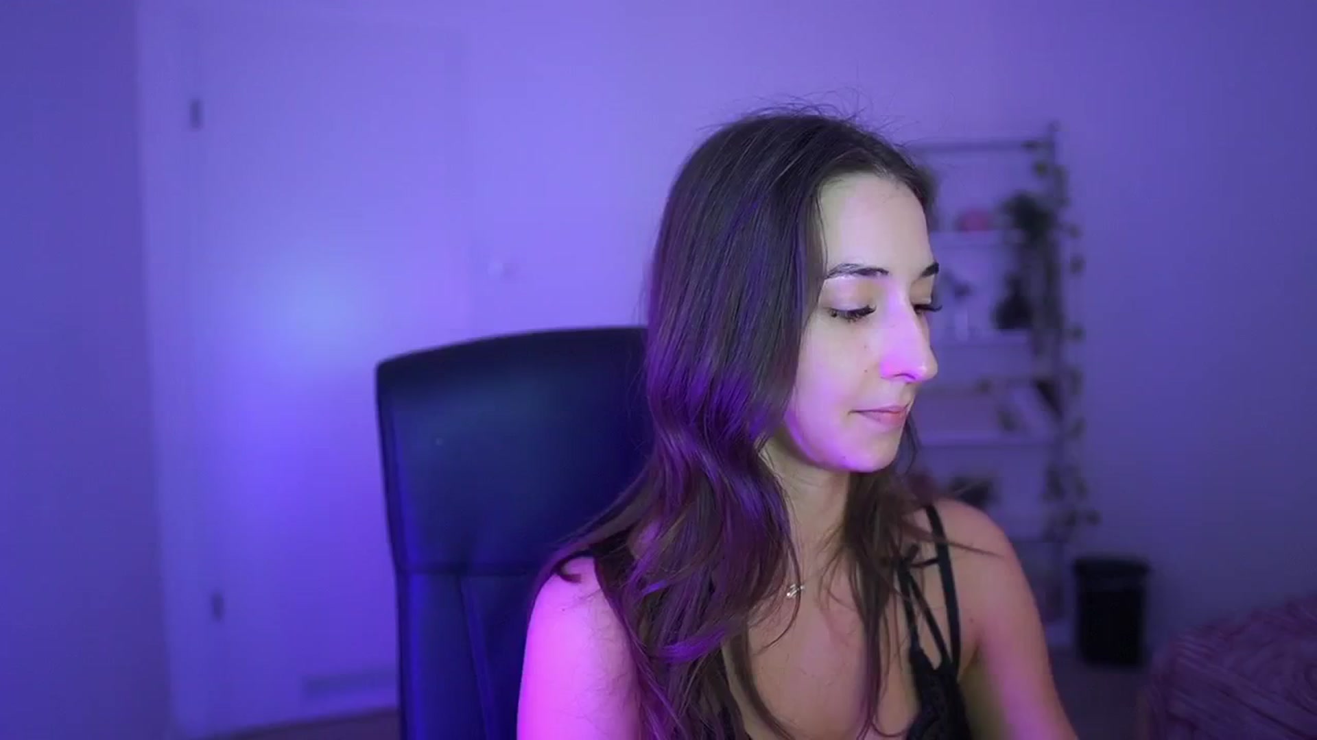 Gallery image thumbnail from Brunettte_18's myfreecams stream on, 04/09/2026, 19:13 image 16 of 20