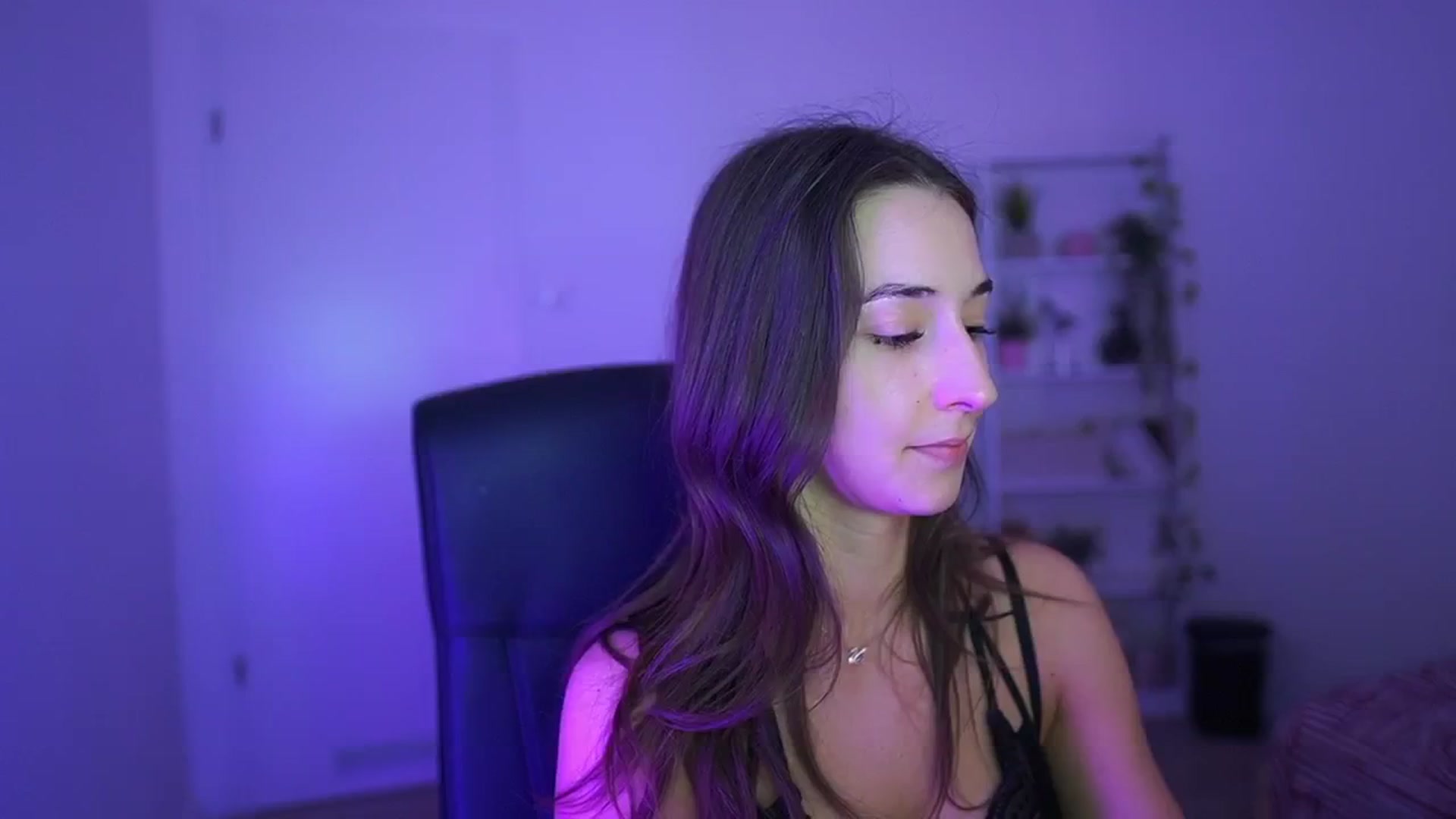 Gallery image thumbnail from Brunettte_18's myfreecams stream on, 04/09/2026, 19:13 image 14 of 20