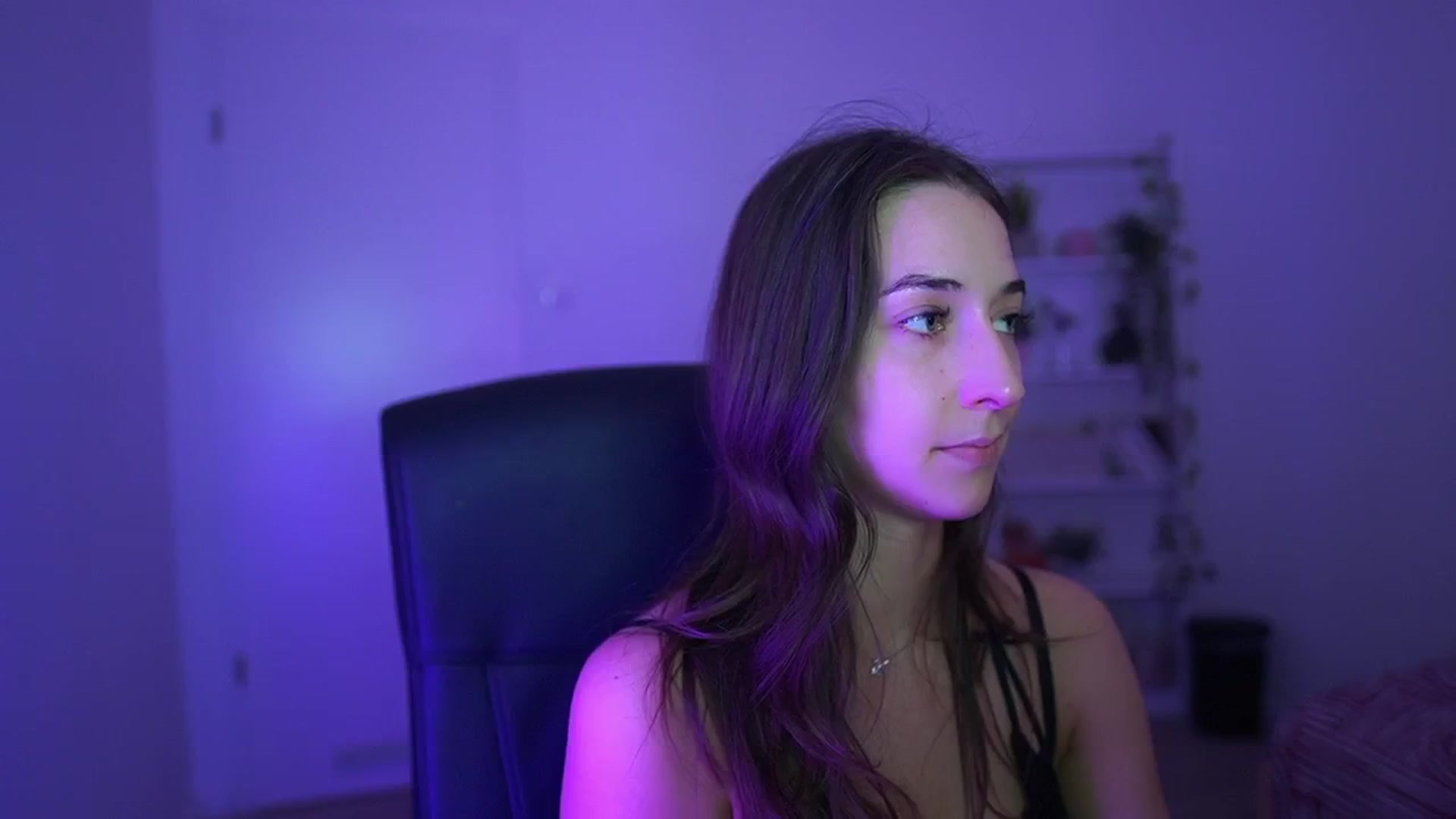 Gallery image thumbnail from Brunettte_18's myfreecams stream on, 04/09/2026, 19:13 image 5 of 20