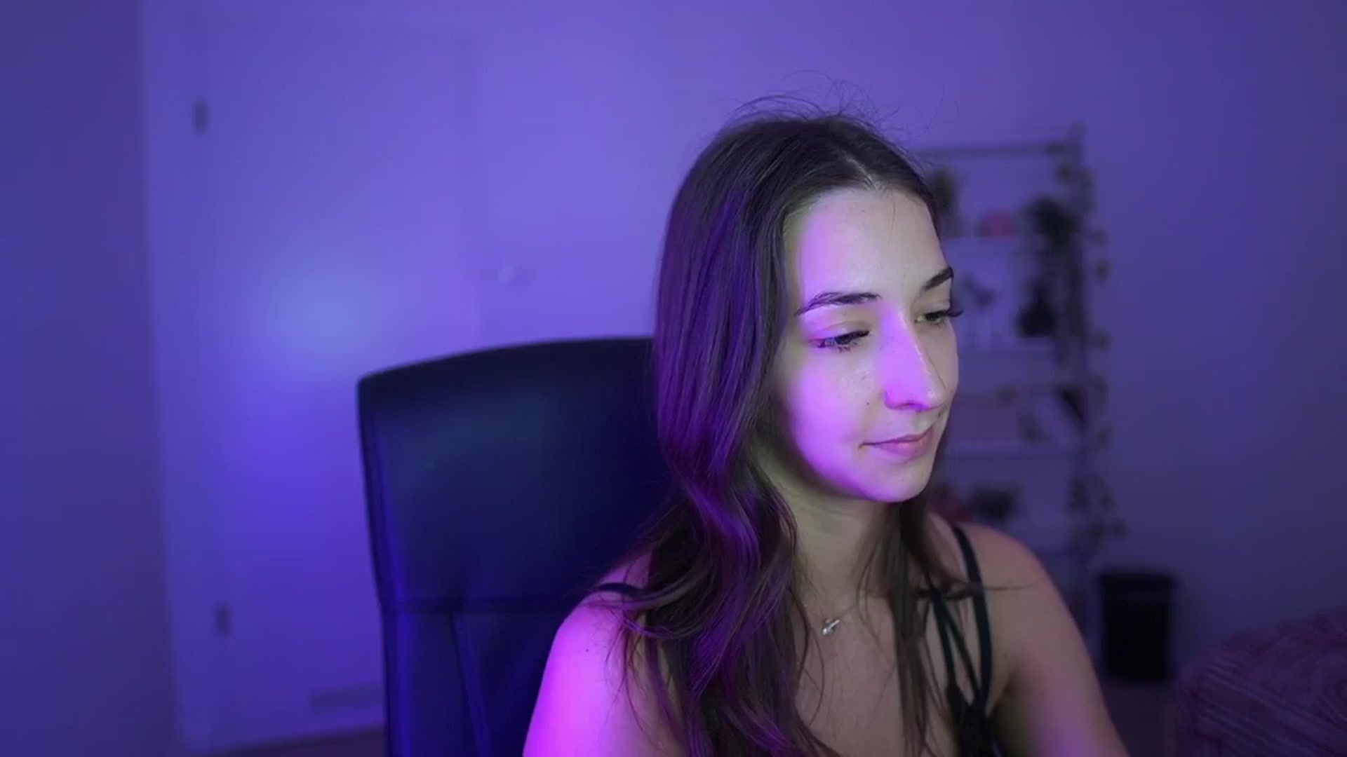 Gallery image thumbnail from Brunettte_18's myfreecams stream on, 04/09/2026, 19:13 image 7 of 20