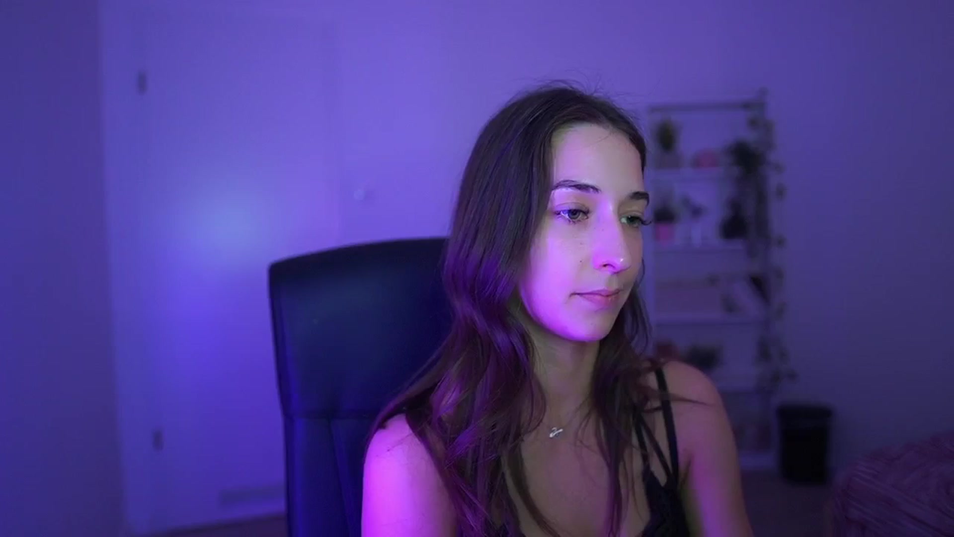 Gallery image thumbnail from Brunettte_18's myfreecams stream on, 04/09/2026, 19:13 image 19 of 20