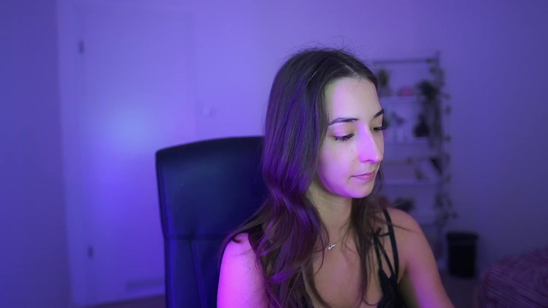 Gallery image thumbnail from Brunettte_18's myfreecams stream on, 04/09/2026, 19:13 image 17 of 20