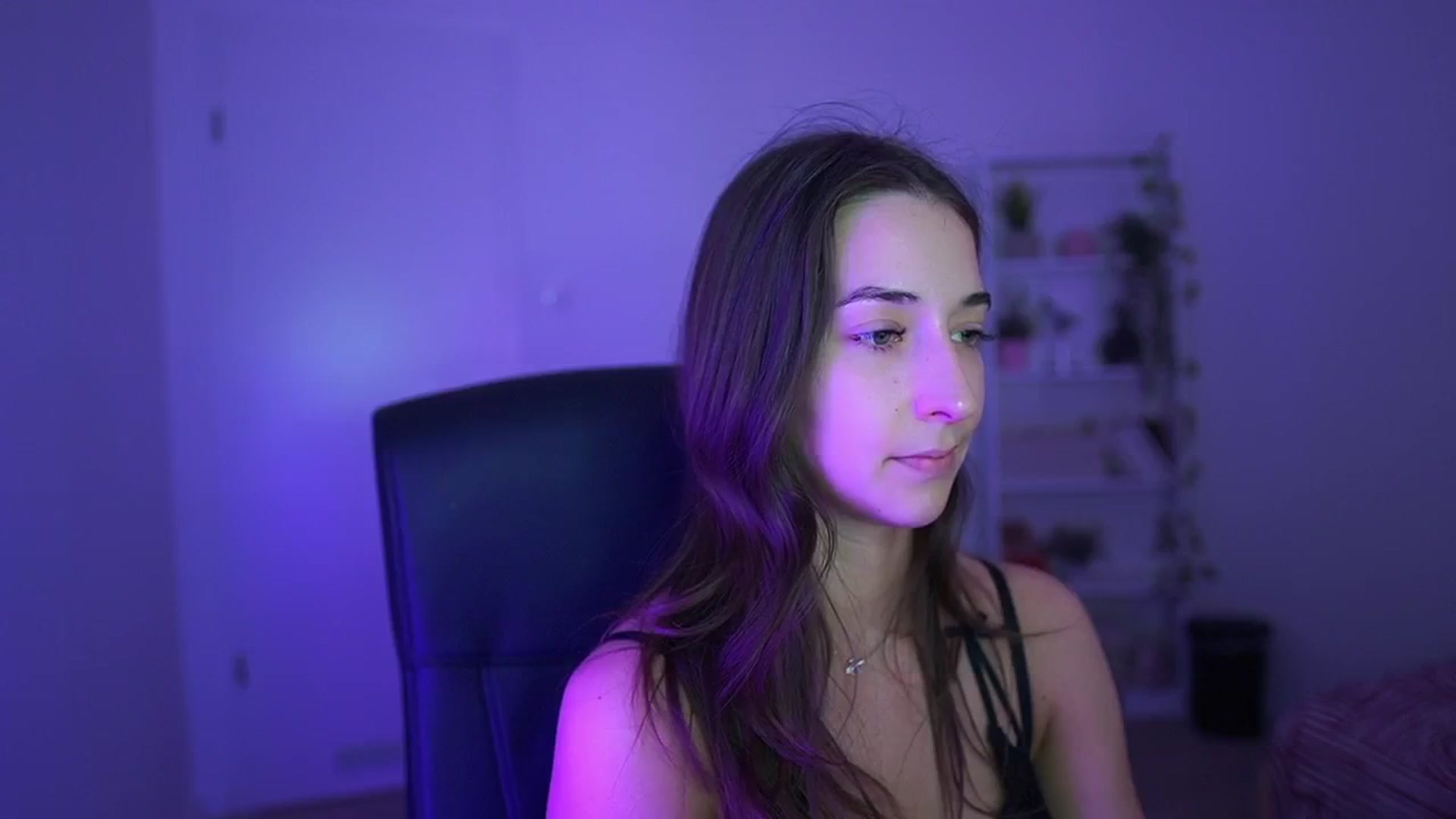 Gallery image thumbnail from Brunettte_18's myfreecams stream on, 04/09/2026, 19:13 image 2 of 20