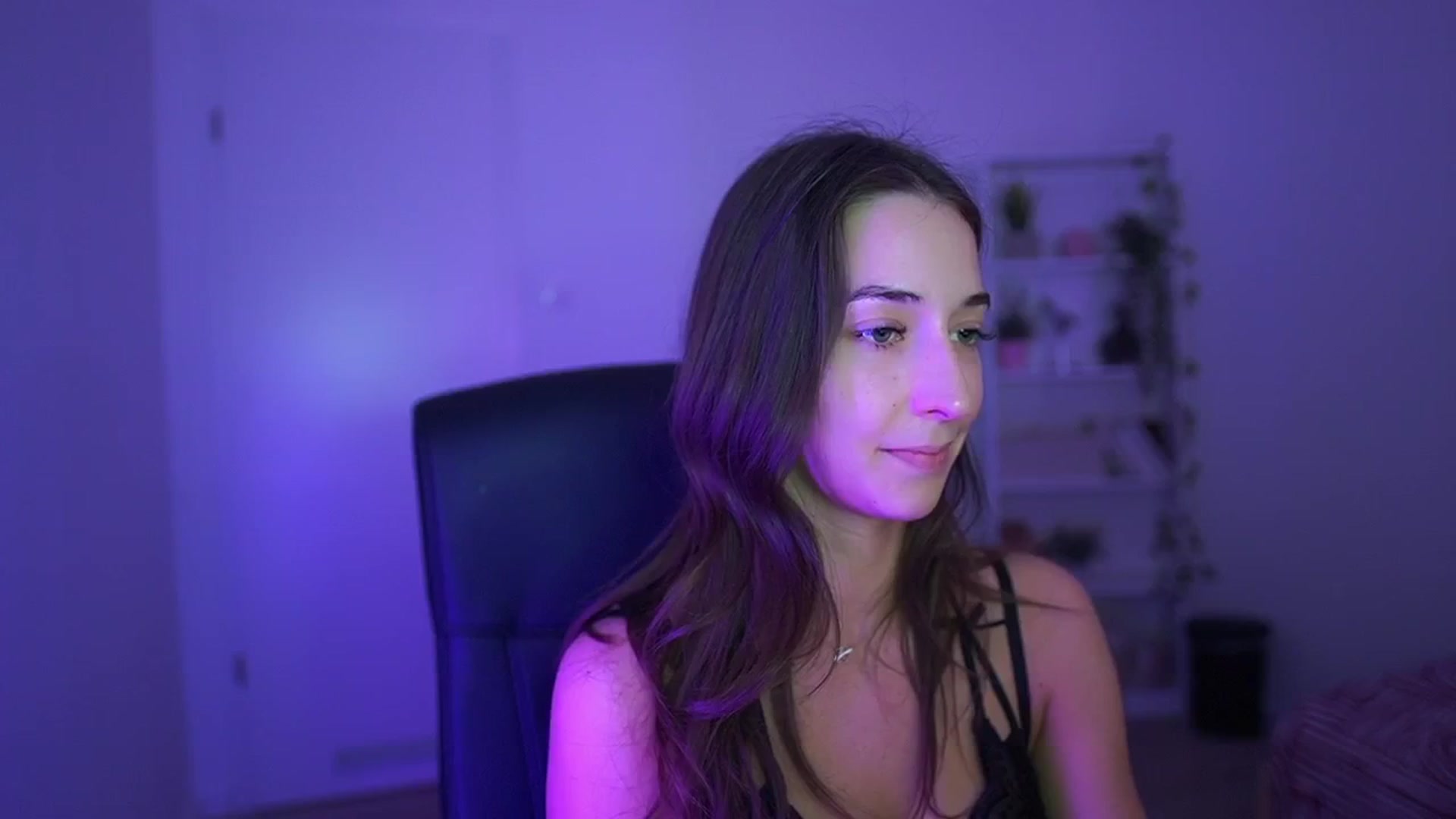 Gallery image thumbnail from Brunettte_18's myfreecams stream on, 04/09/2026, 19:13 image 15 of 20