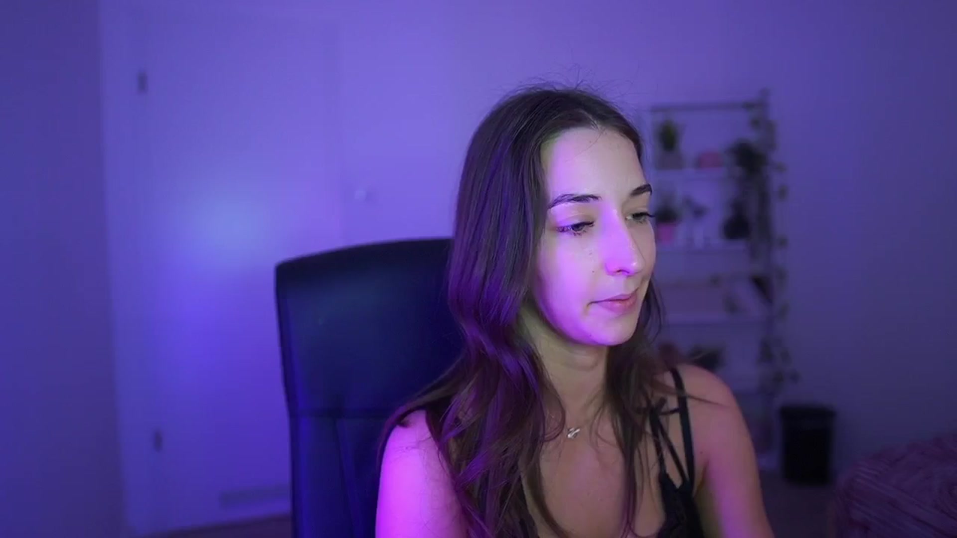 Gallery image thumbnail from Brunettte_18's myfreecams stream on, 04/09/2026, 19:13 image 18 of 20