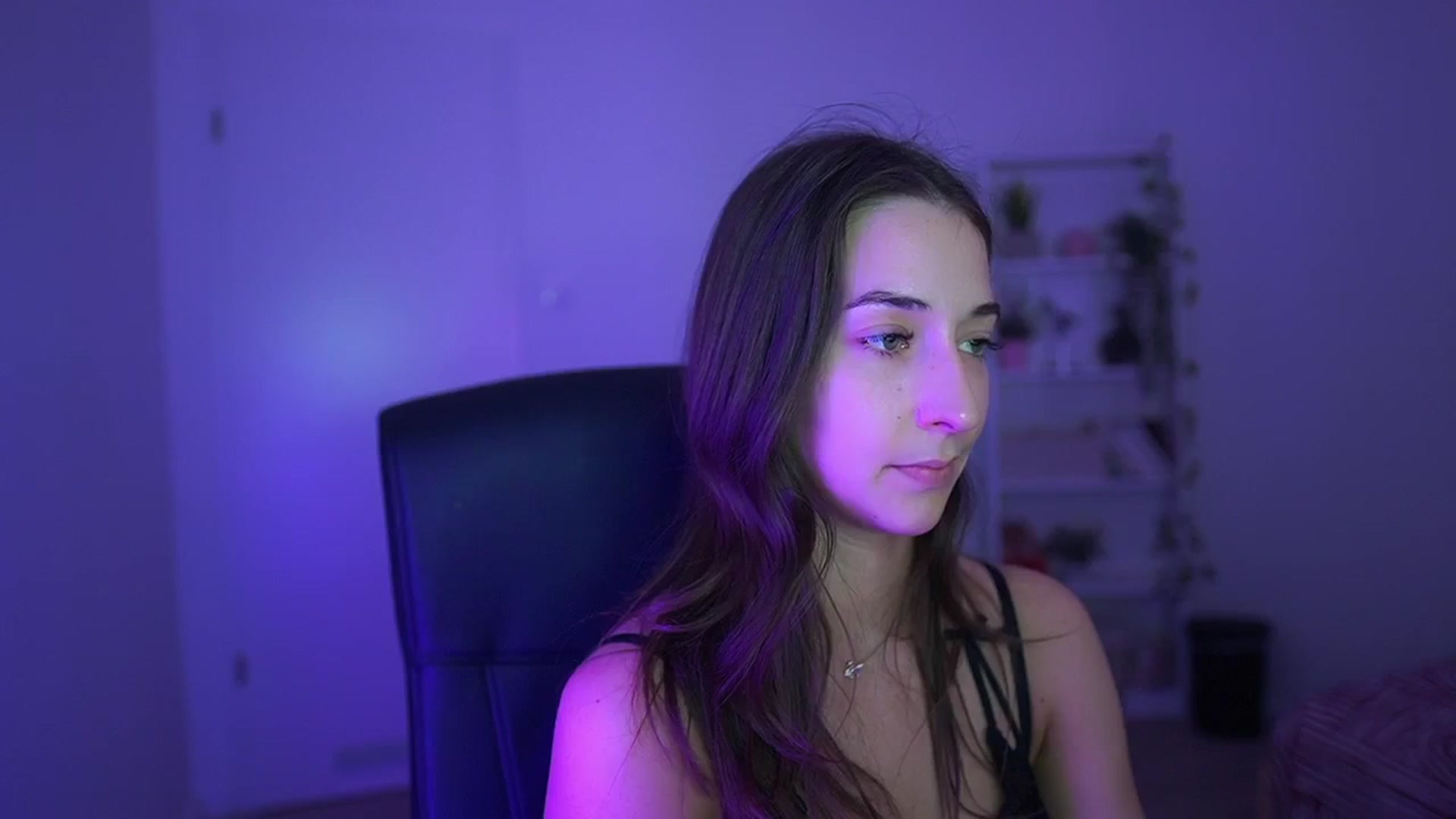 Gallery image thumbnail from Brunettte_18's myfreecams stream on, 04/09/2026, 19:13 image 1 of 20