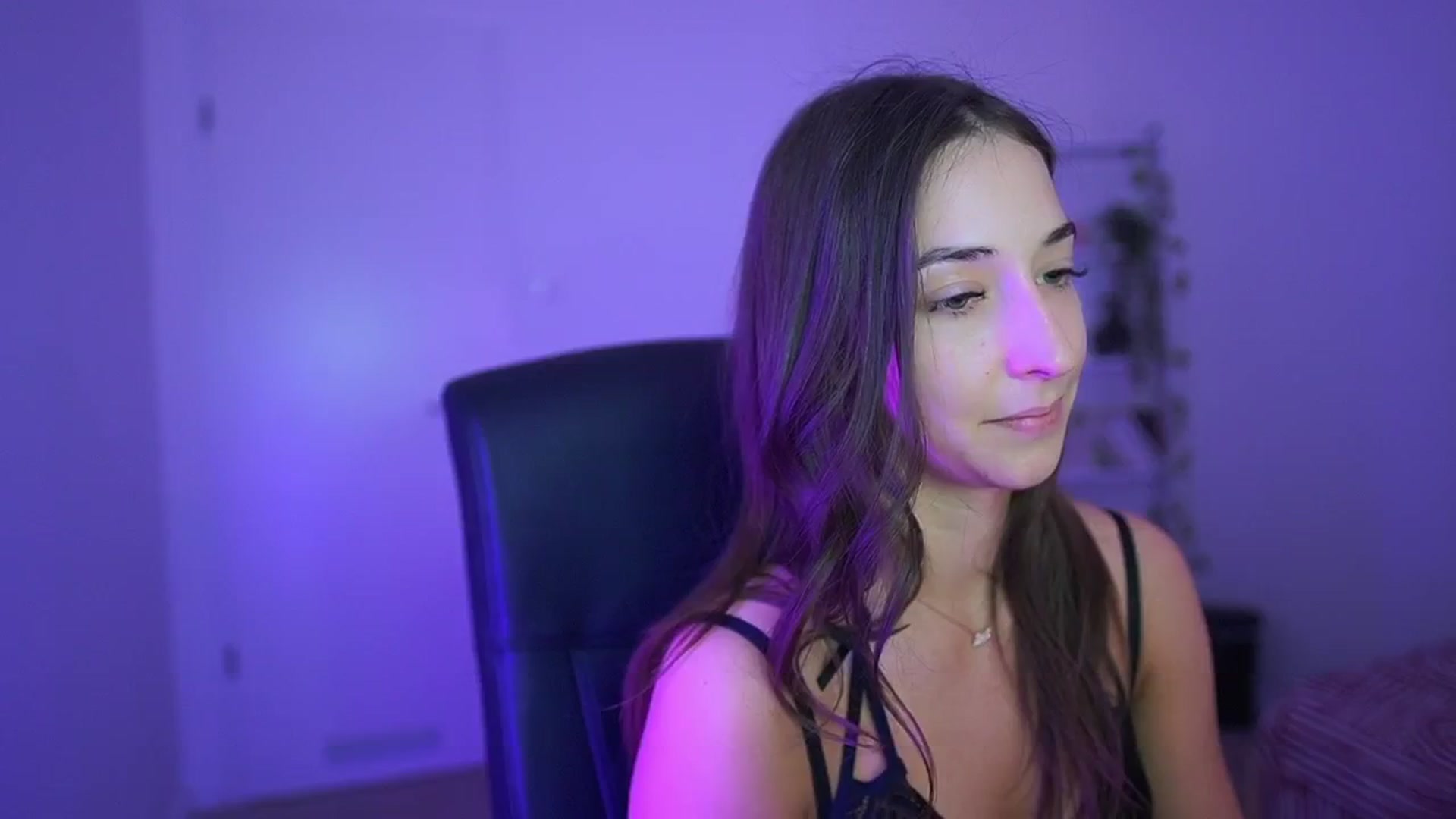 Gallery image thumbnail from Brunettte_18's myfreecams stream on, 04/09/2026, 20:28 image 3 of 20