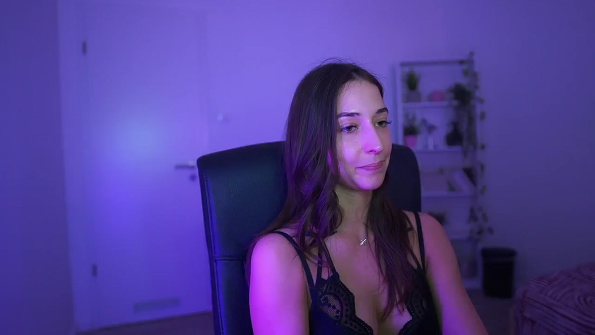 Gallery image thumbnail from Brunettte_18's myfreecams stream on, 04/09/2026, 20:28 image 16 of 20