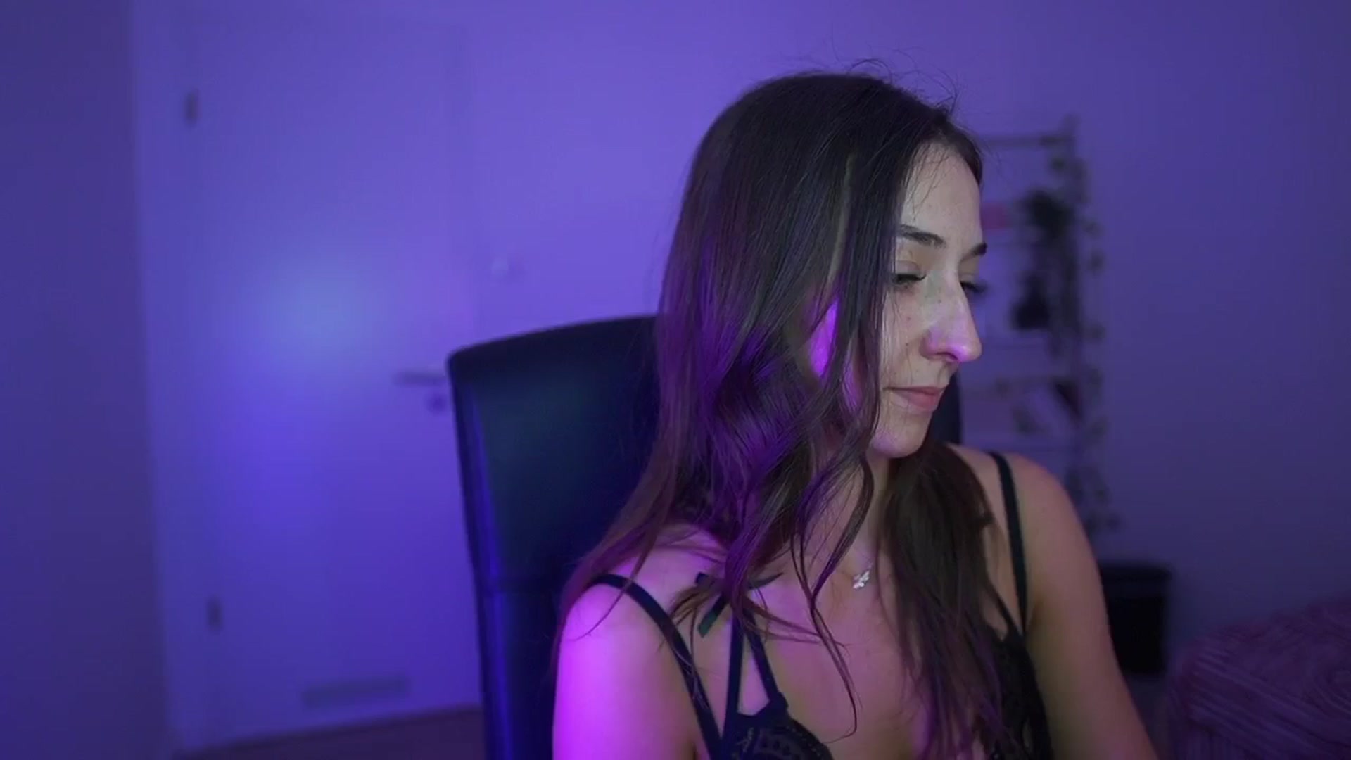 Gallery image thumbnail from Brunettte_18's myfreecams stream on, 04/09/2026, 20:28 image 14 of 20