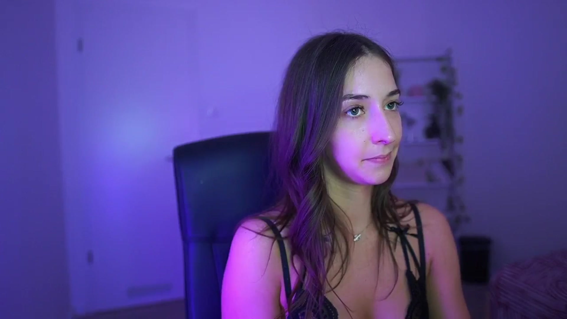 Gallery image thumbnail from Brunettte_18's myfreecams stream on, 04/09/2026, 21:44 image 18 of 20