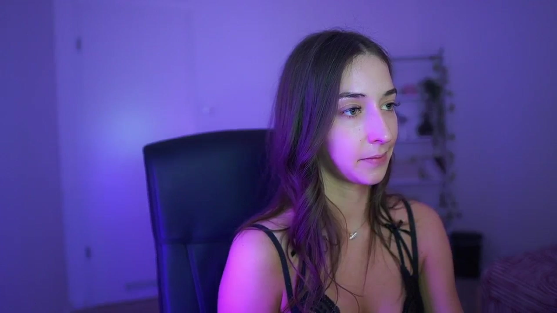 Gallery image thumbnail from Brunettte_18's myfreecams stream on, 04/09/2026, 21:44 image 10 of 20
