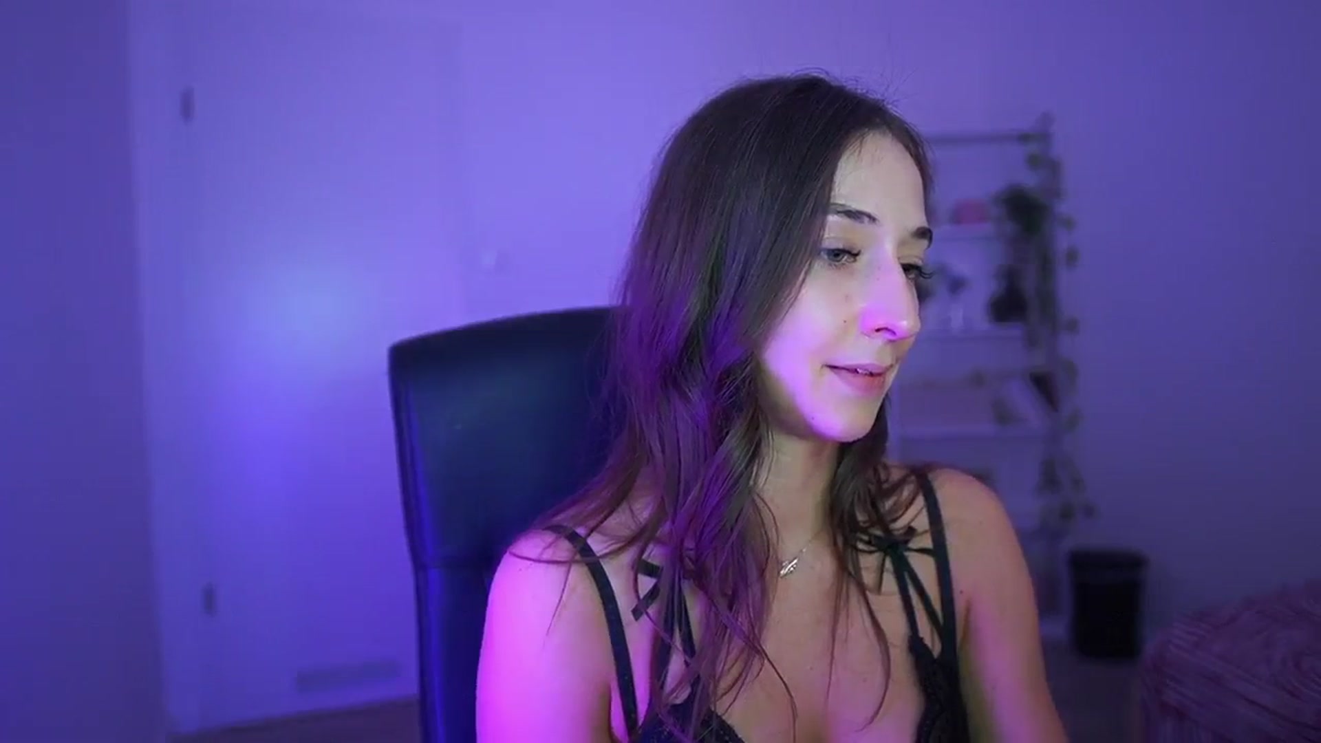 Gallery image thumbnail from Brunettte_18's myfreecams stream on, 04/09/2026, 21:44 image 17 of 20