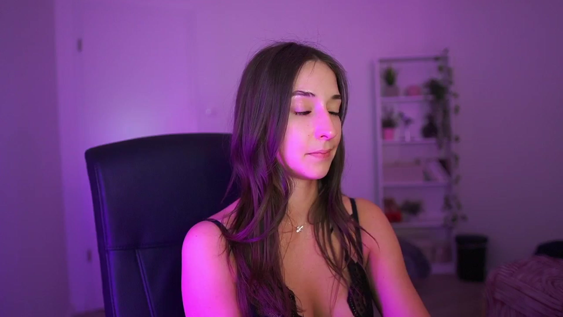 Gallery image thumbnail from Brunettte_18's myfreecams stream on, 04/09/2026, 23:21 image 7 of 20