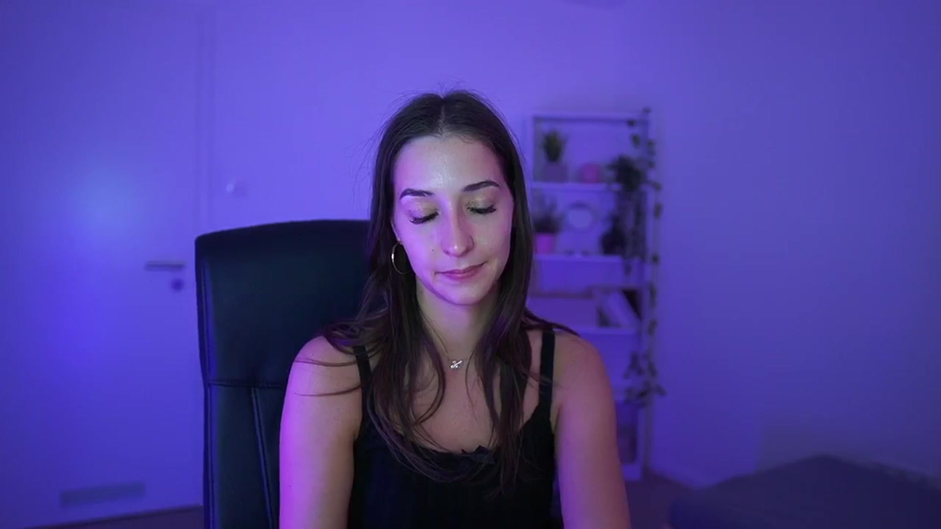 Gallery image thumbnail from Brunettte_18's myfreecams stream on, 04/10/2026, 21:24 image 5 of 20