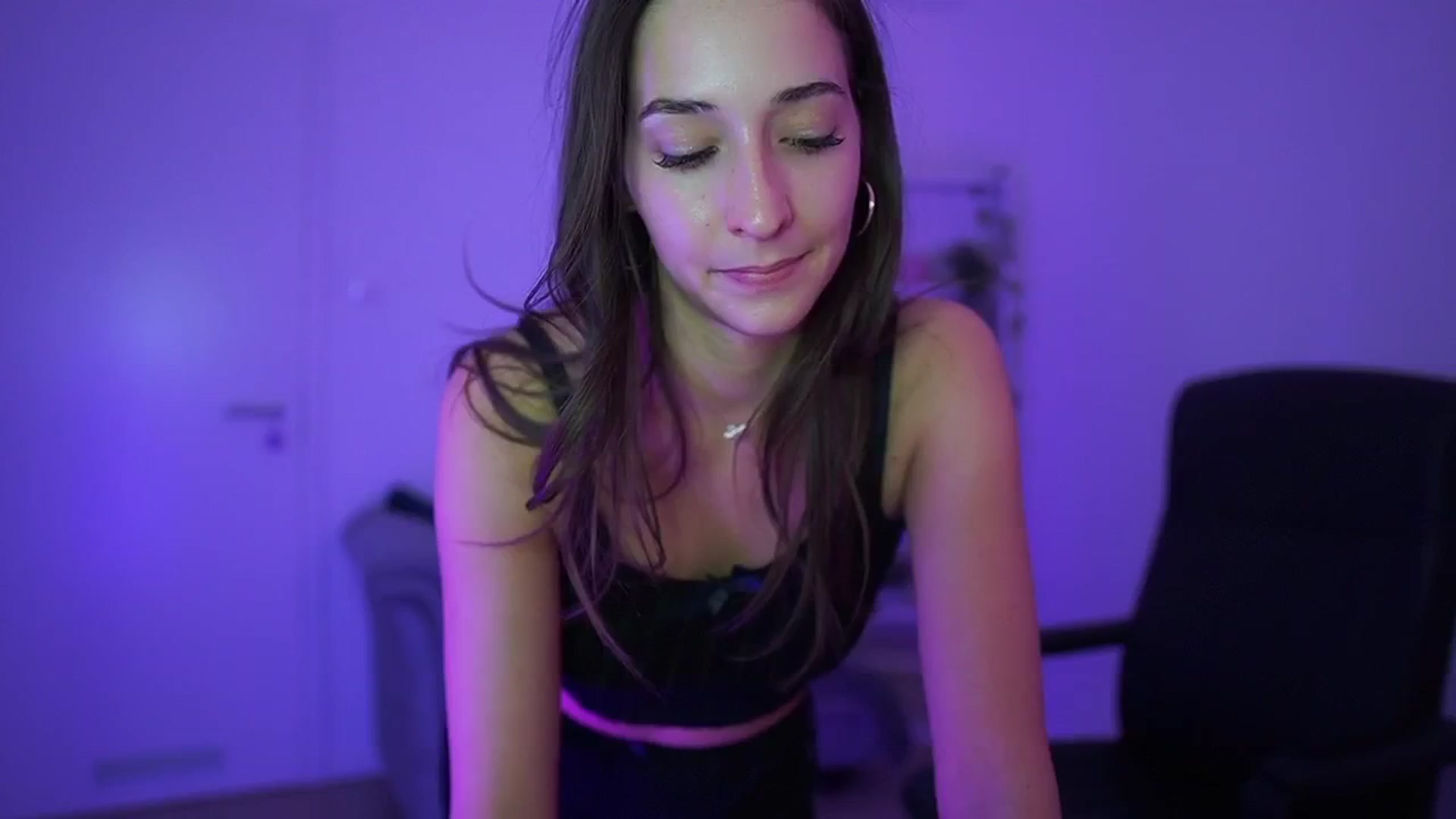 Gallery image thumbnail from Brunettte_18's myfreecams stream on, 04/10/2026, 21:24 image 1 of 20