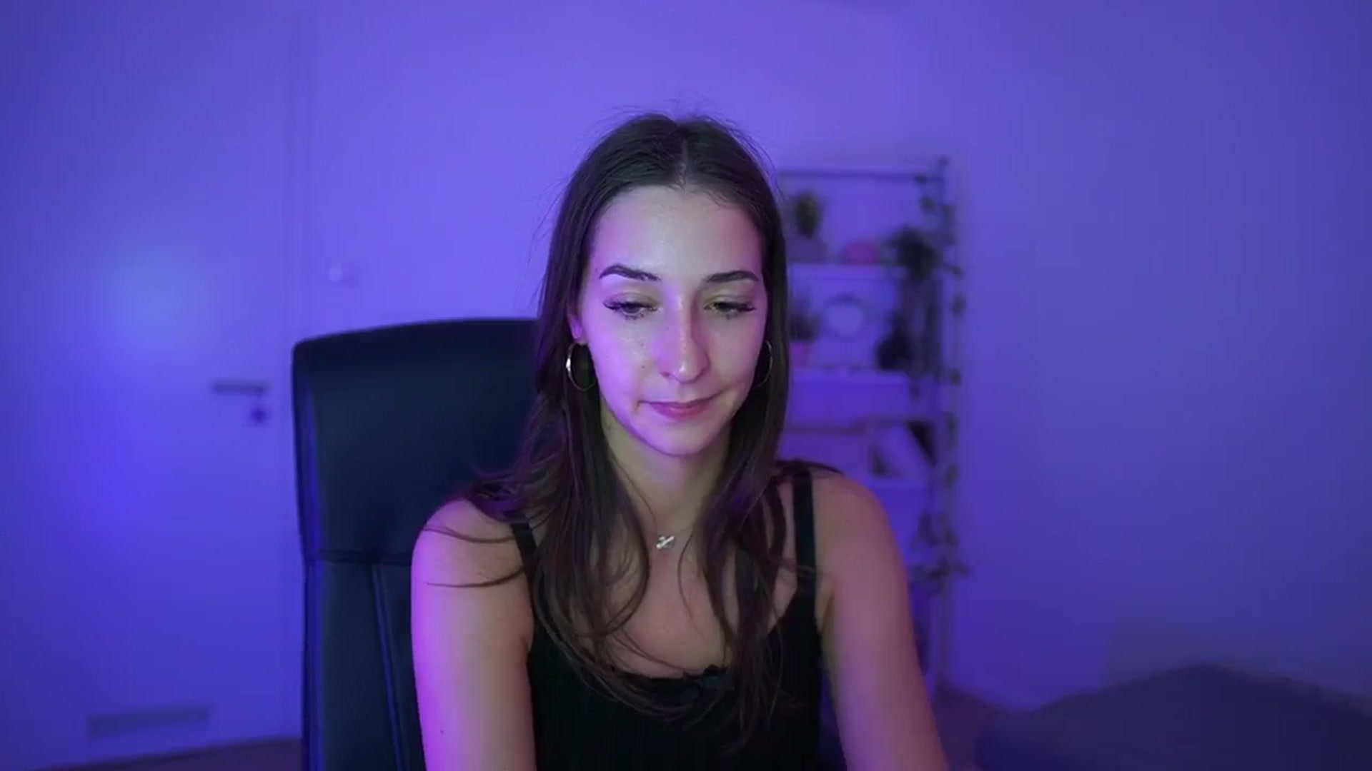 Gallery image thumbnail from Brunettte_18's myfreecams stream on, 04/10/2026, 21:24 image 4 of 20