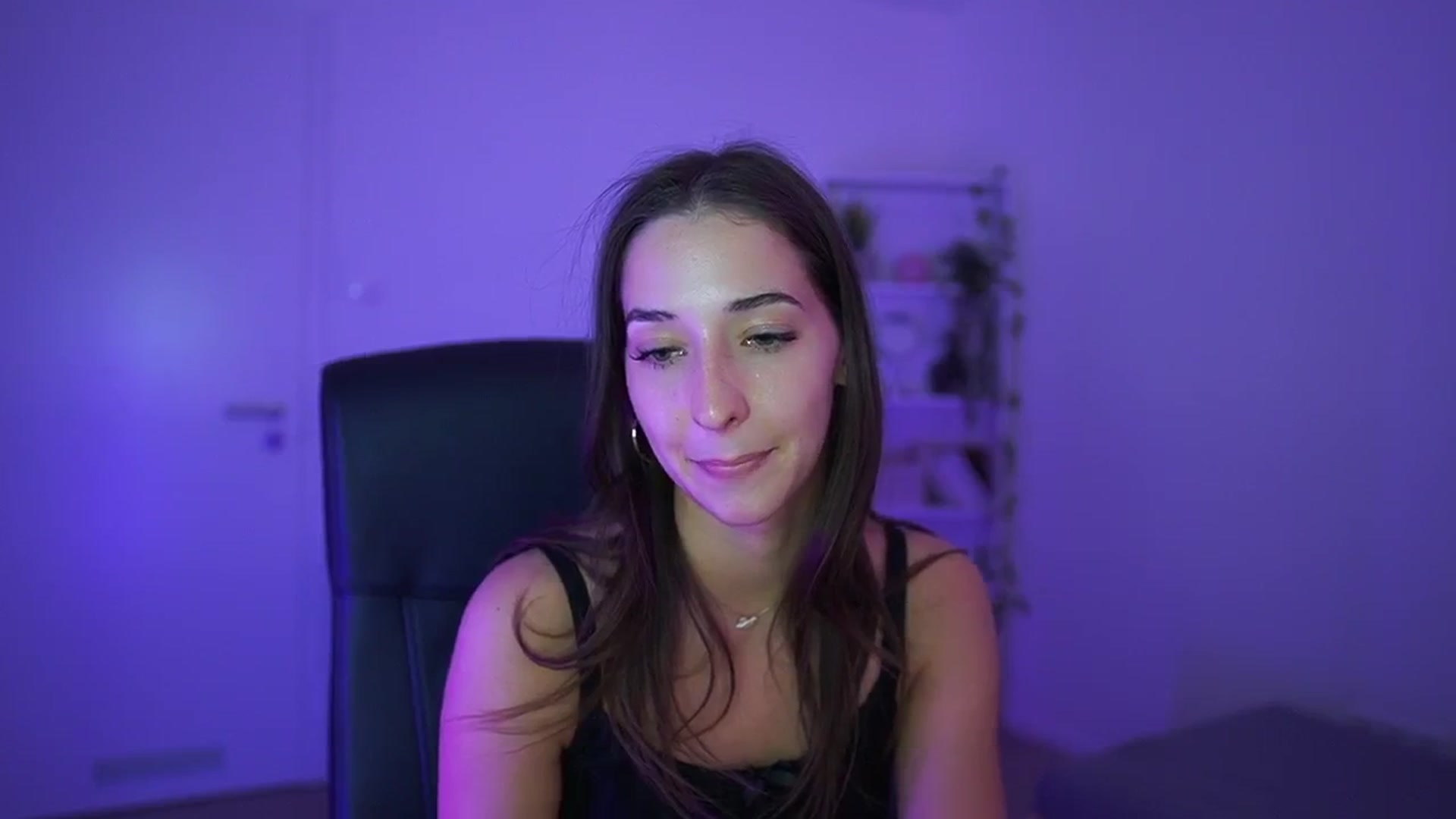 Gallery image thumbnail from Brunettte_18's myfreecams stream on, 04/10/2026, 21:24 image 16 of 20