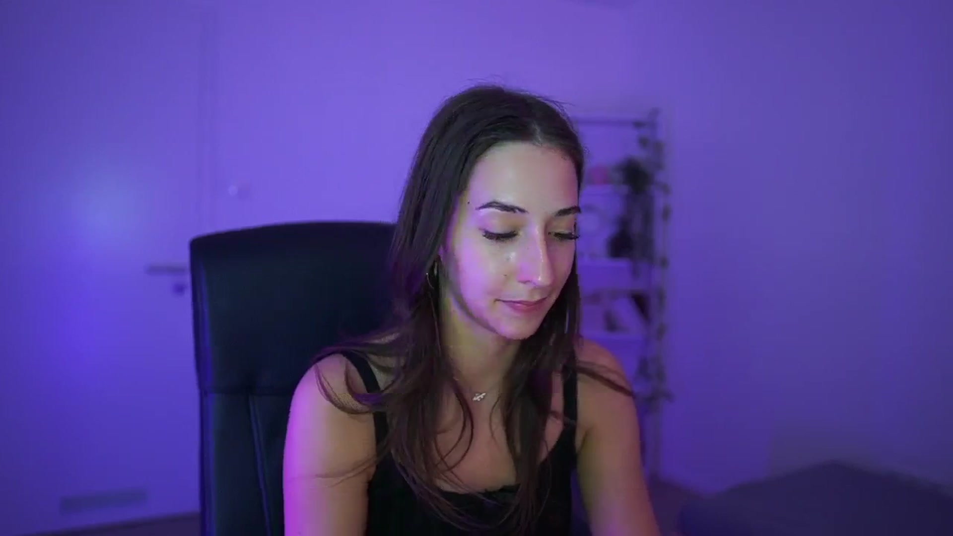 Gallery image thumbnail from Brunettte_18's myfreecams stream on, 04/10/2026, 21:24 image 13 of 20