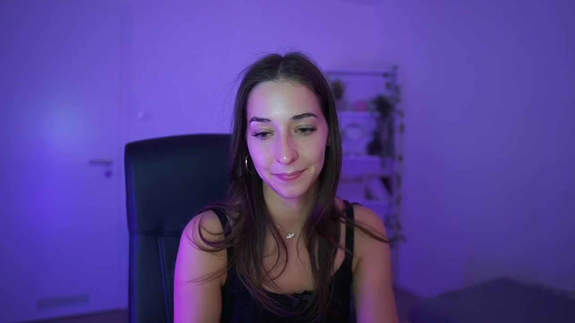Gallery image thumbnail from Brunettte_18's myfreecams stream on, 04/10/2026, 21:24 image 14 of 20