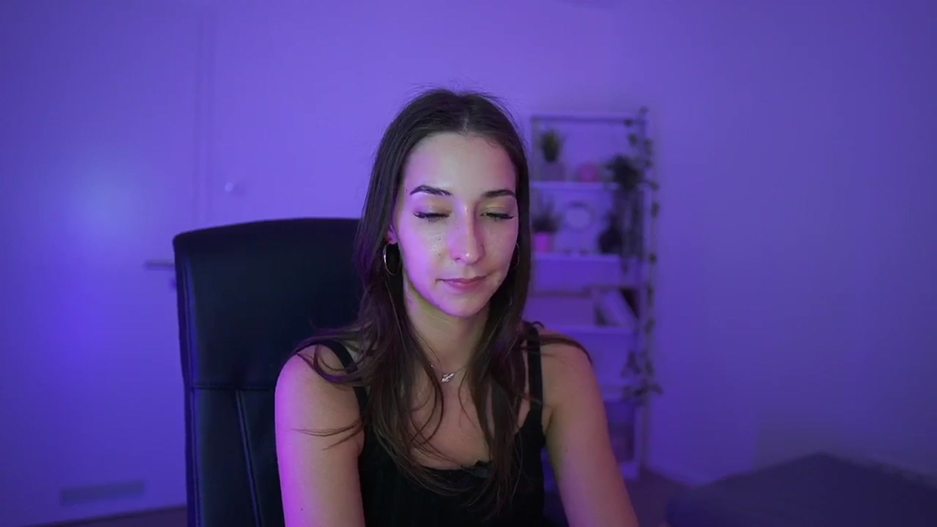 Gallery image thumbnail from Brunettte_18's myfreecams stream on, 04/10/2026, 21:24 image 11 of 20