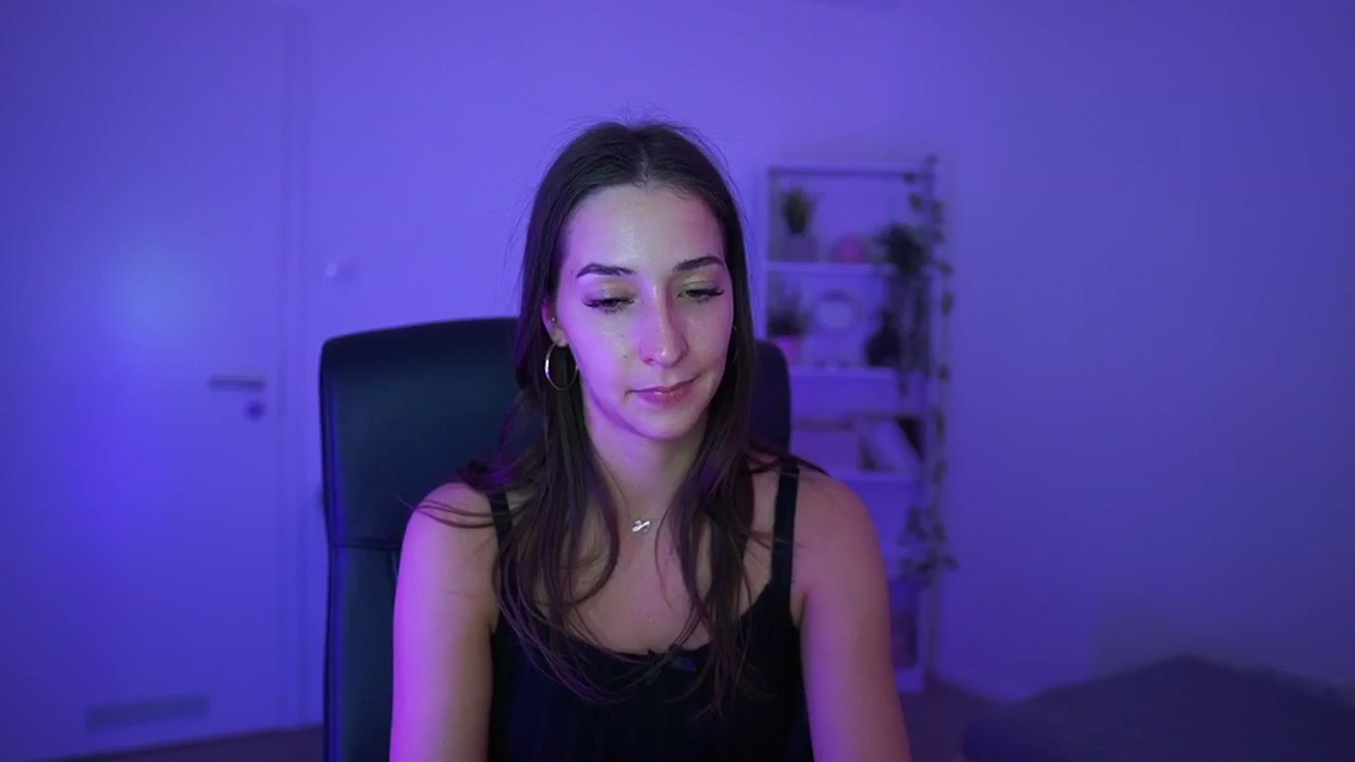 Gallery image thumbnail from Brunettte_18's myfreecams stream on, 04/10/2026, 21:24 image 2 of 20
